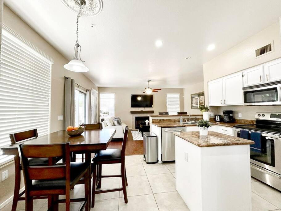 Four-Bedroom House photo 3