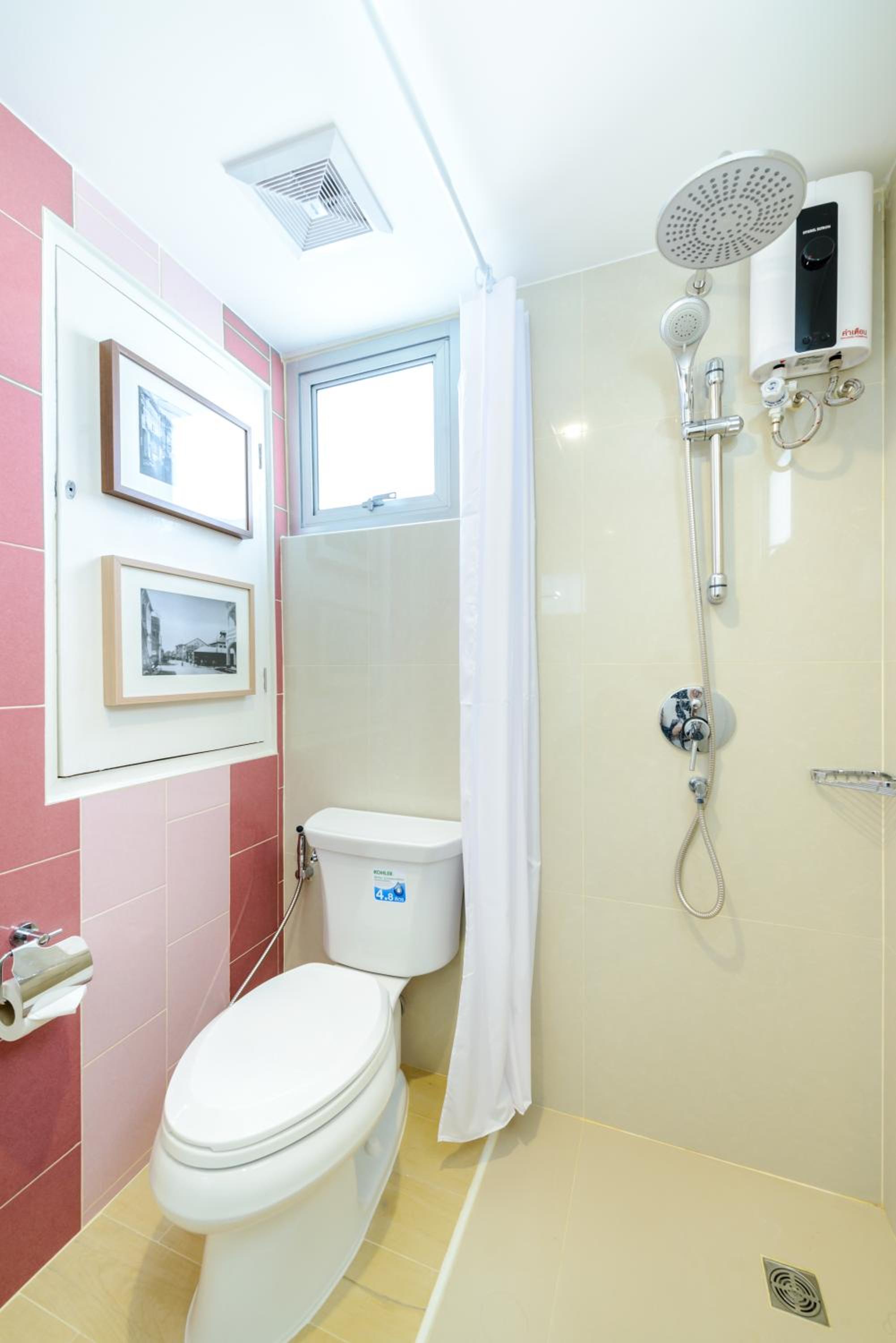 Standard Double Room - Photo 8
