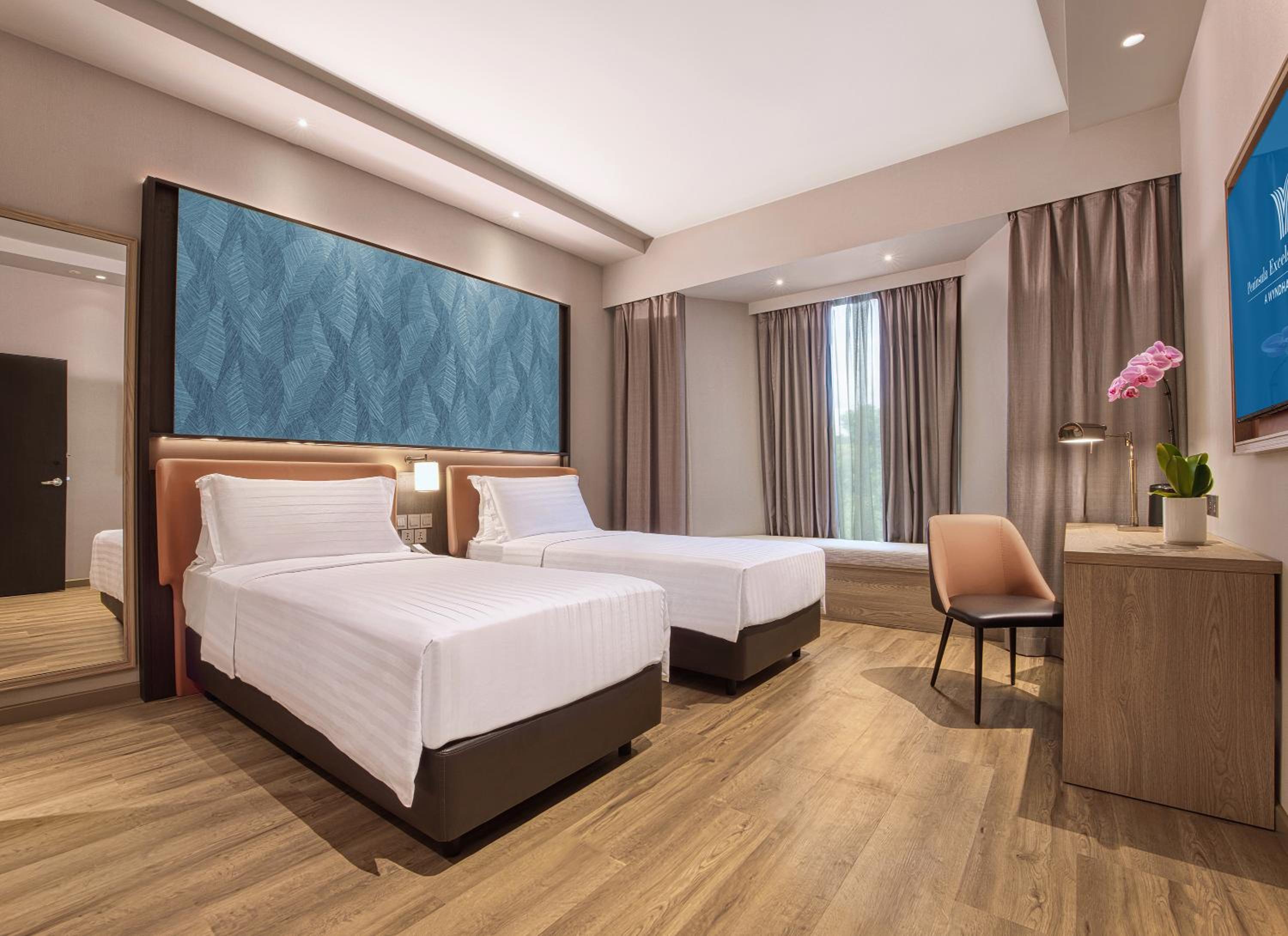 Deluxe Twin Room with City View photo 3