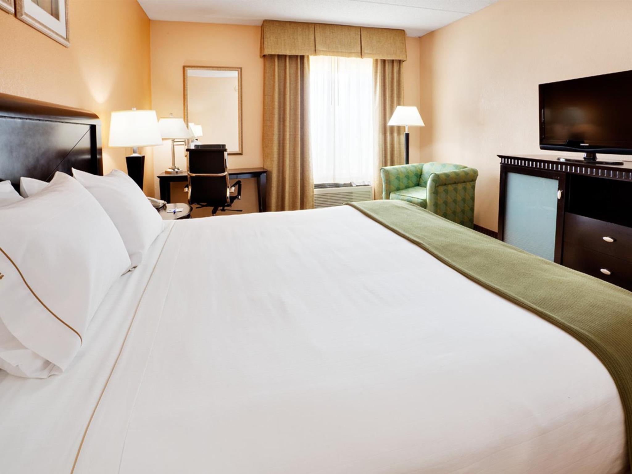 King Room - Non-Smoking - Photo 5