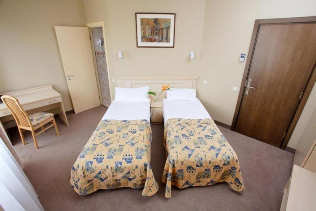 Twin Room - Photo 7