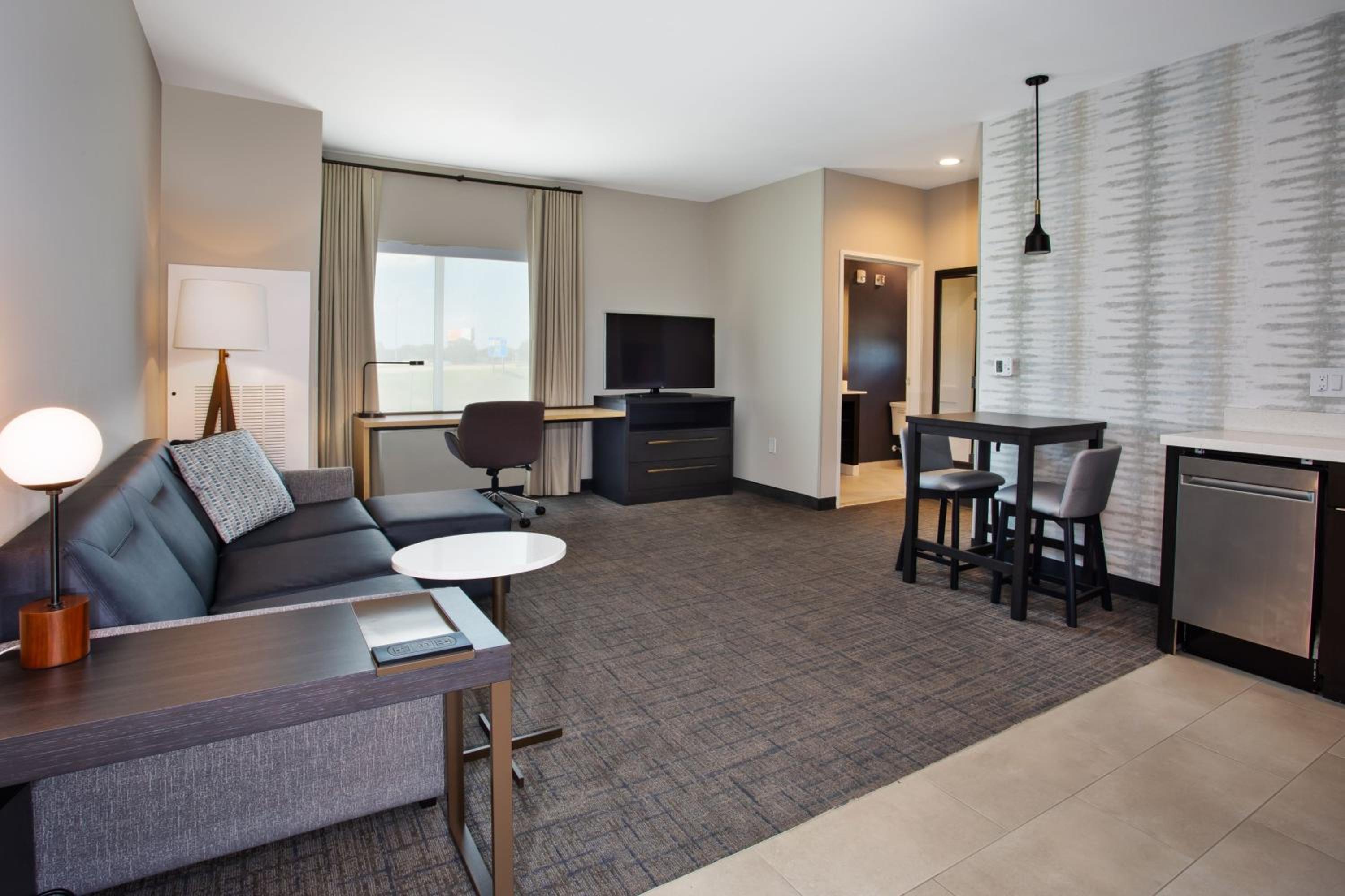 One-Bedroom King Suite with Sofa Bed - Photo 4