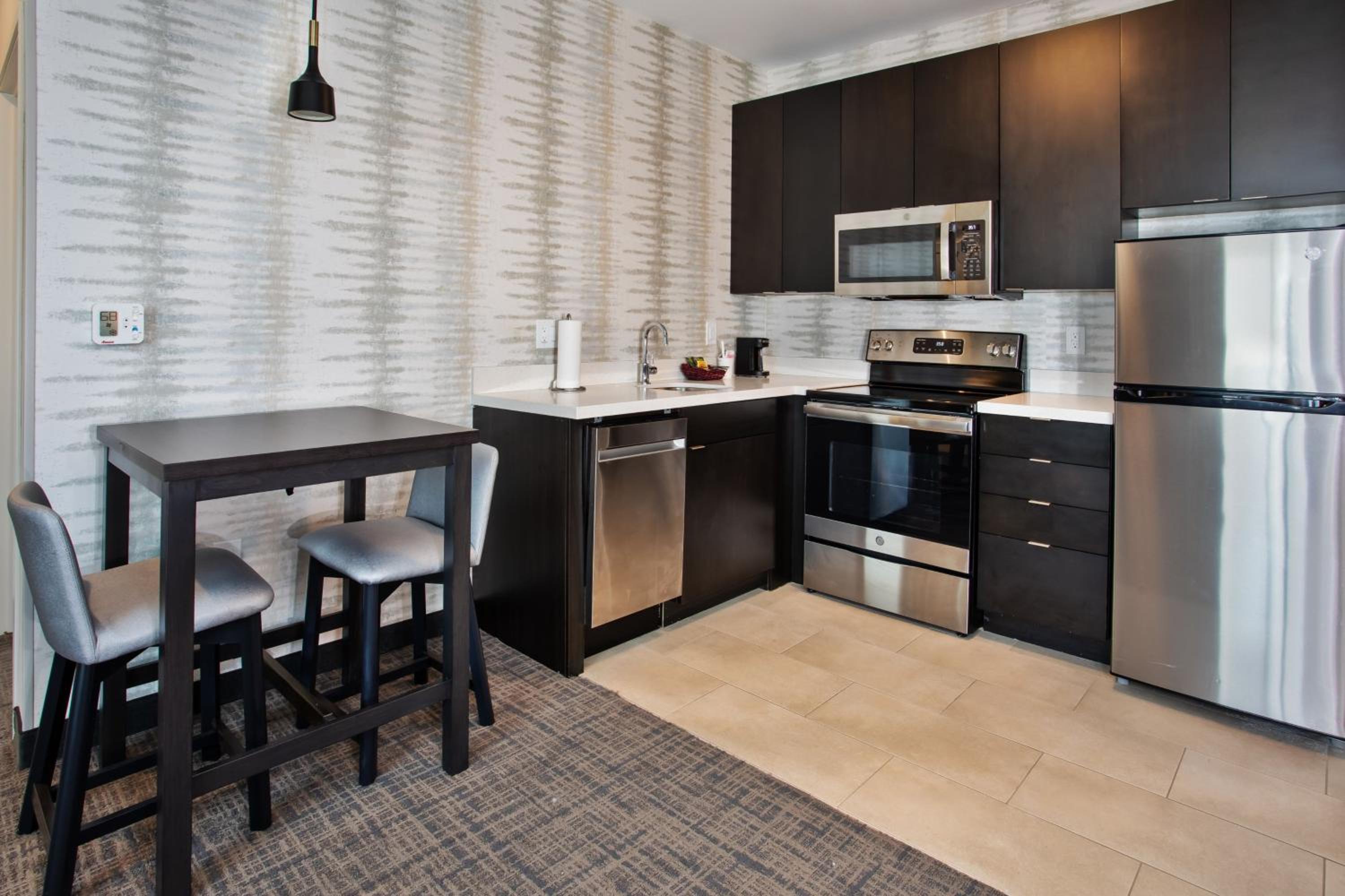 One-Bedroom King Suite with Sofa Bed - Photo 6