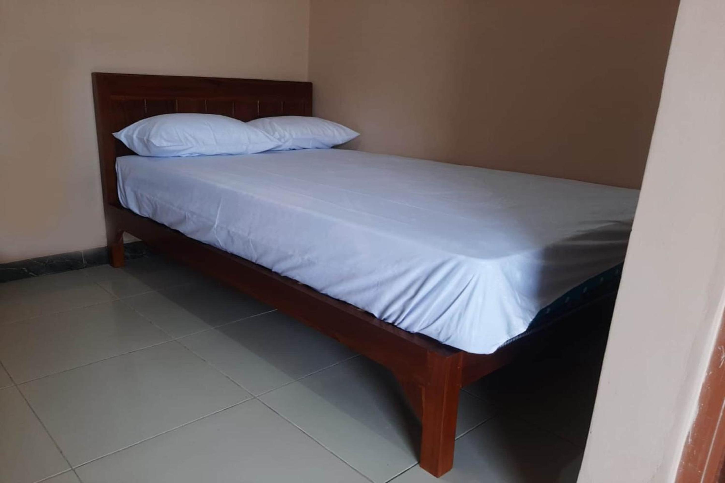 Budget Double Room - Photo 10
