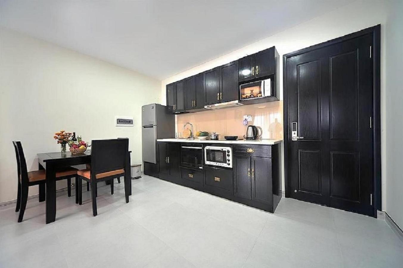 One-Bedroom Apartment - Photo 3
