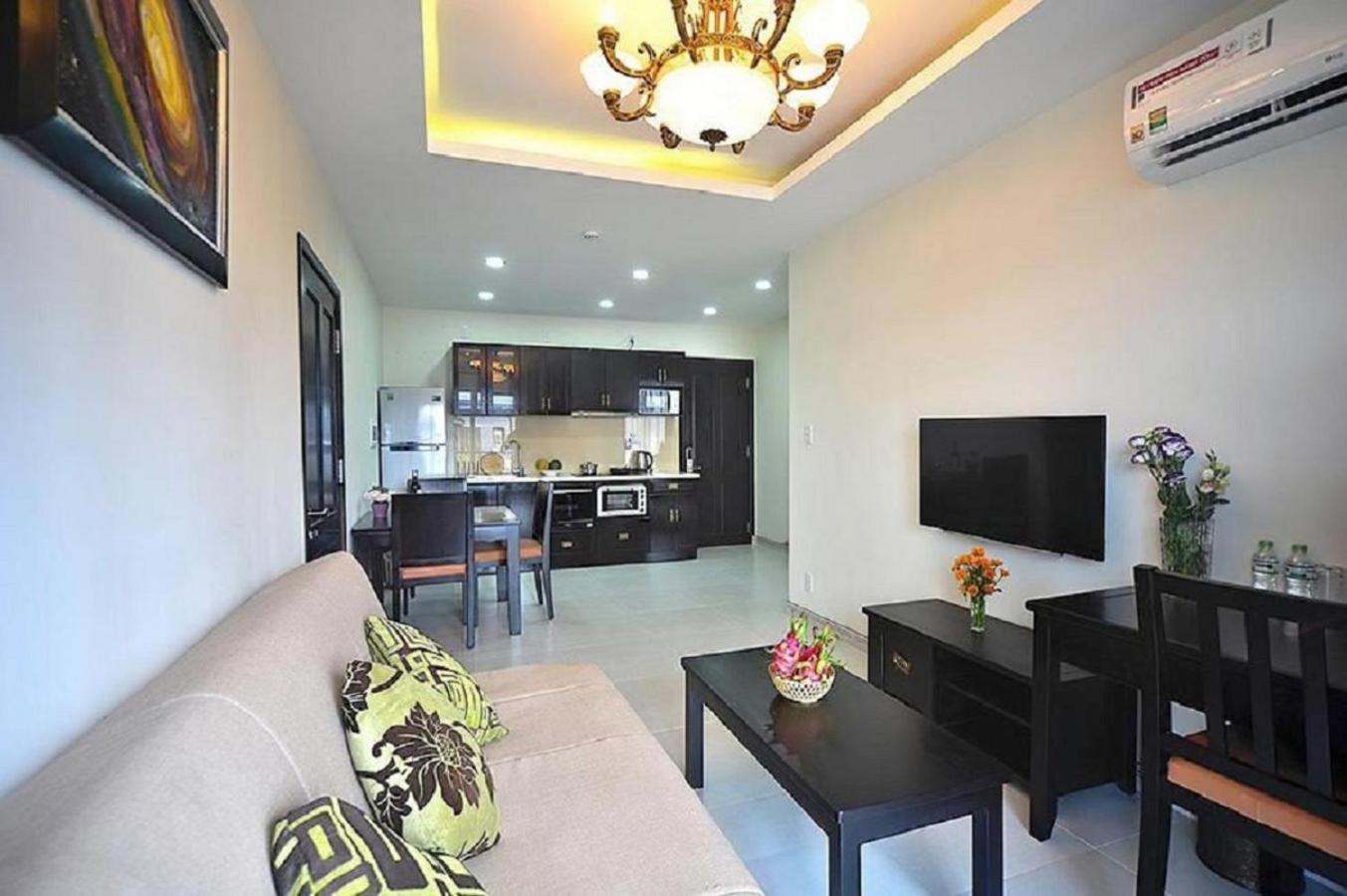 One-Bedroom Apartment - Photo 1