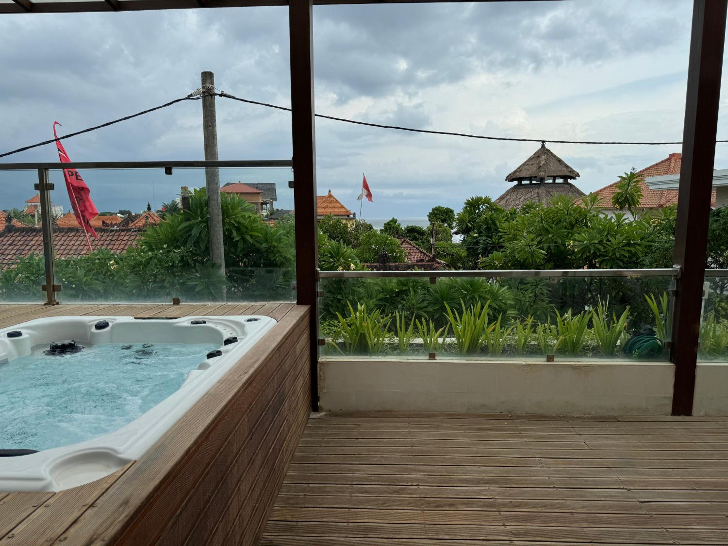 Jacuzzi Villa - Photo 4
