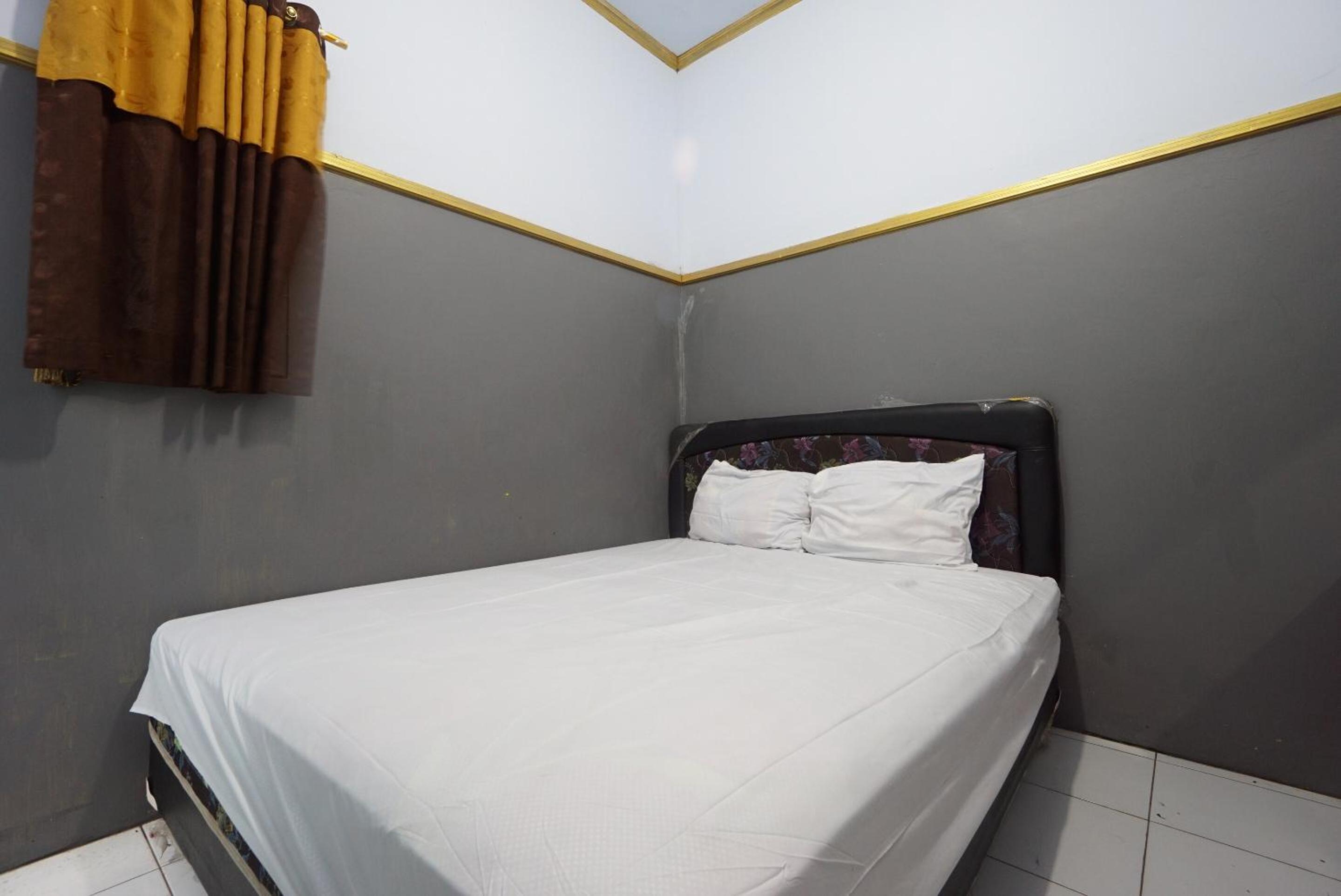 Budget Double Room photo 2
