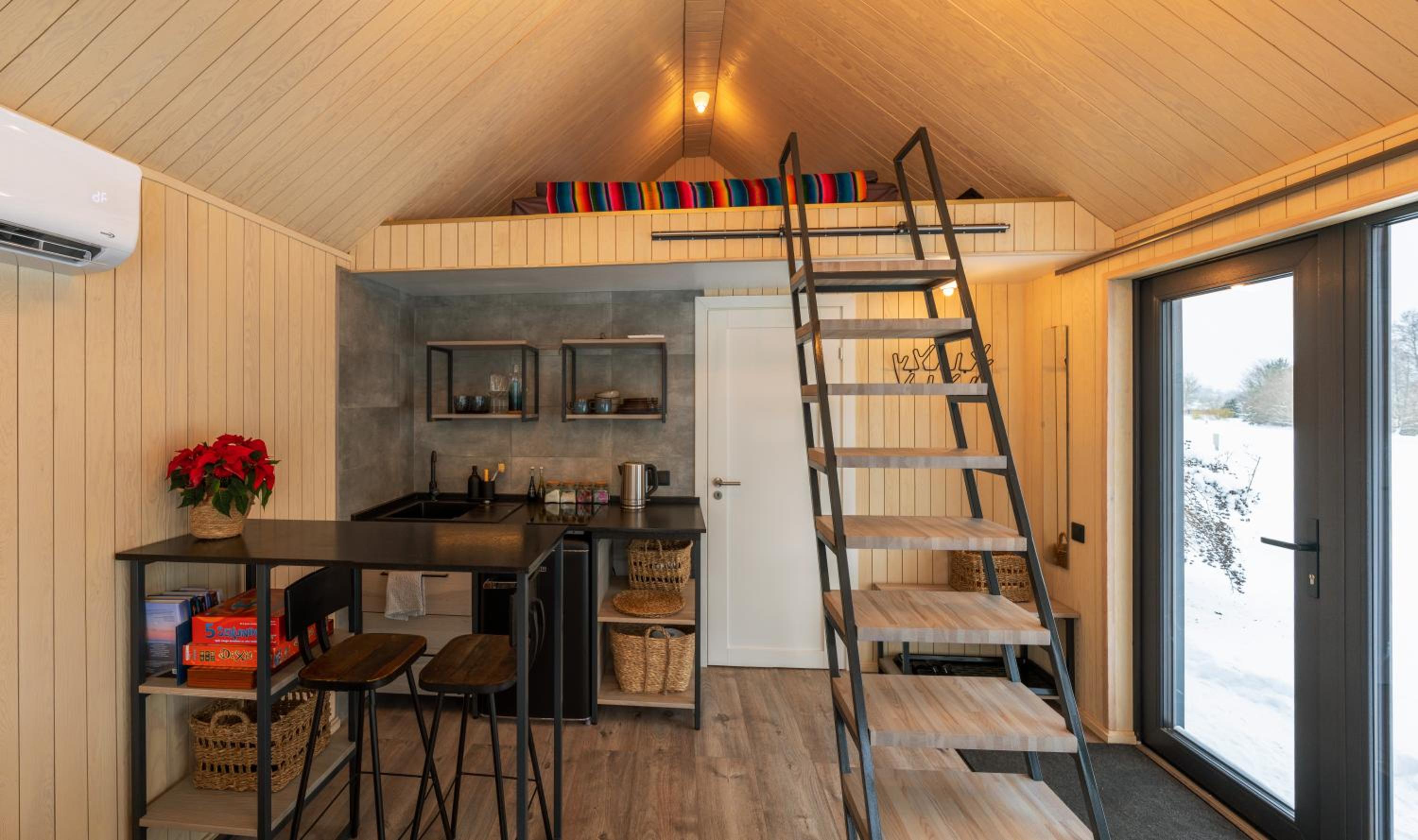 One-Bedroom House photo 1