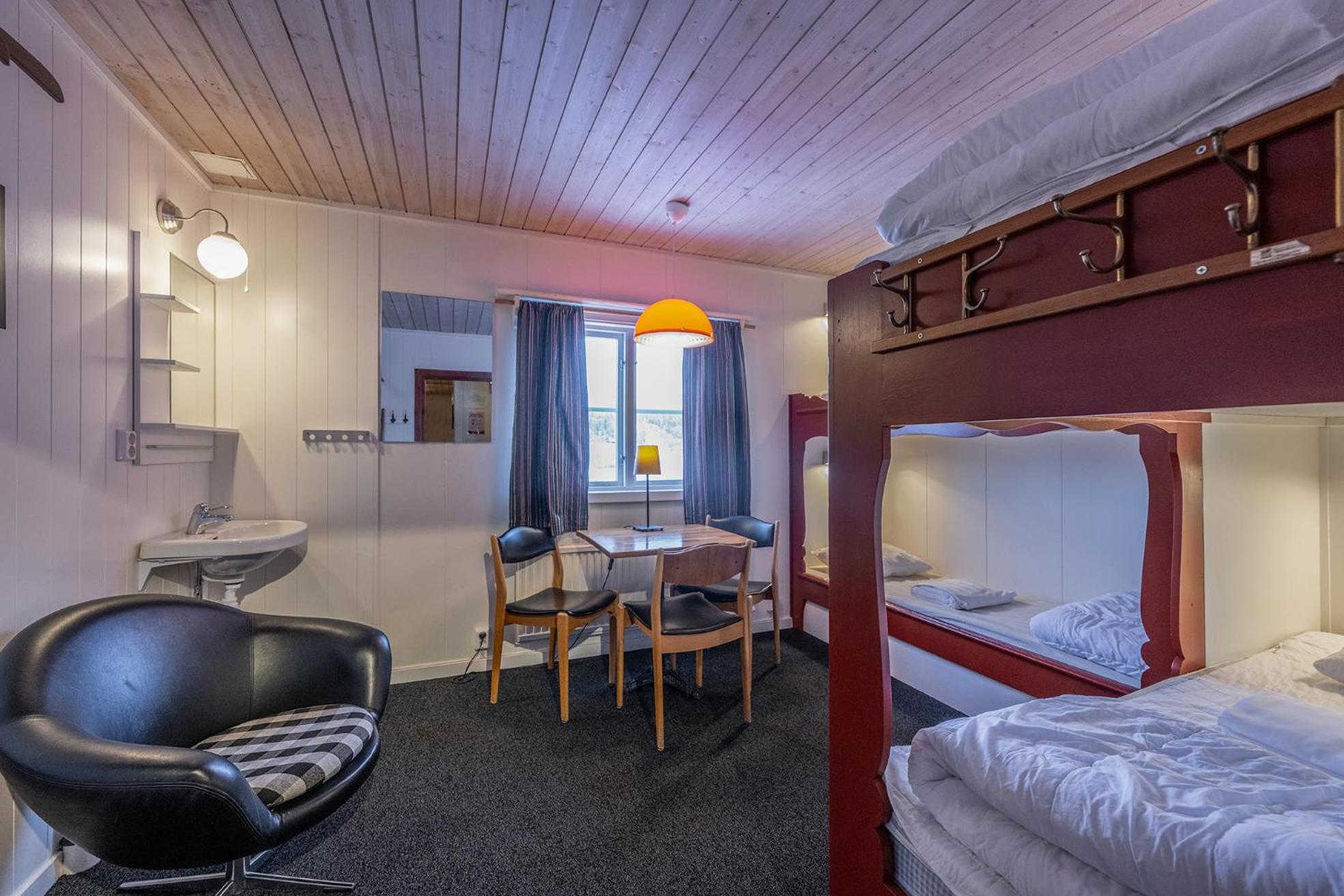 Quadruple Room with Shared Bathroom photo 3