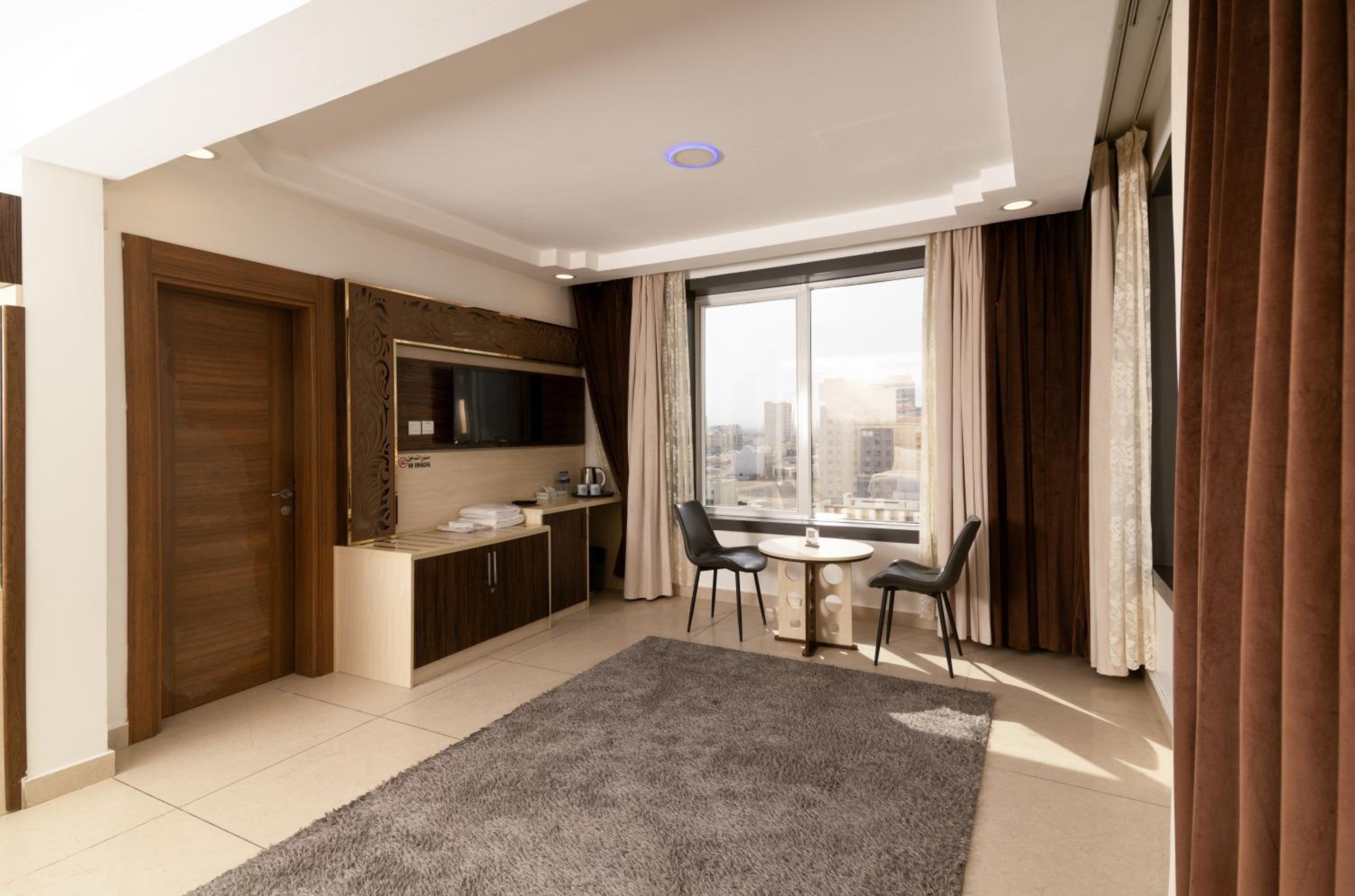 Deluxe King Room photo 3