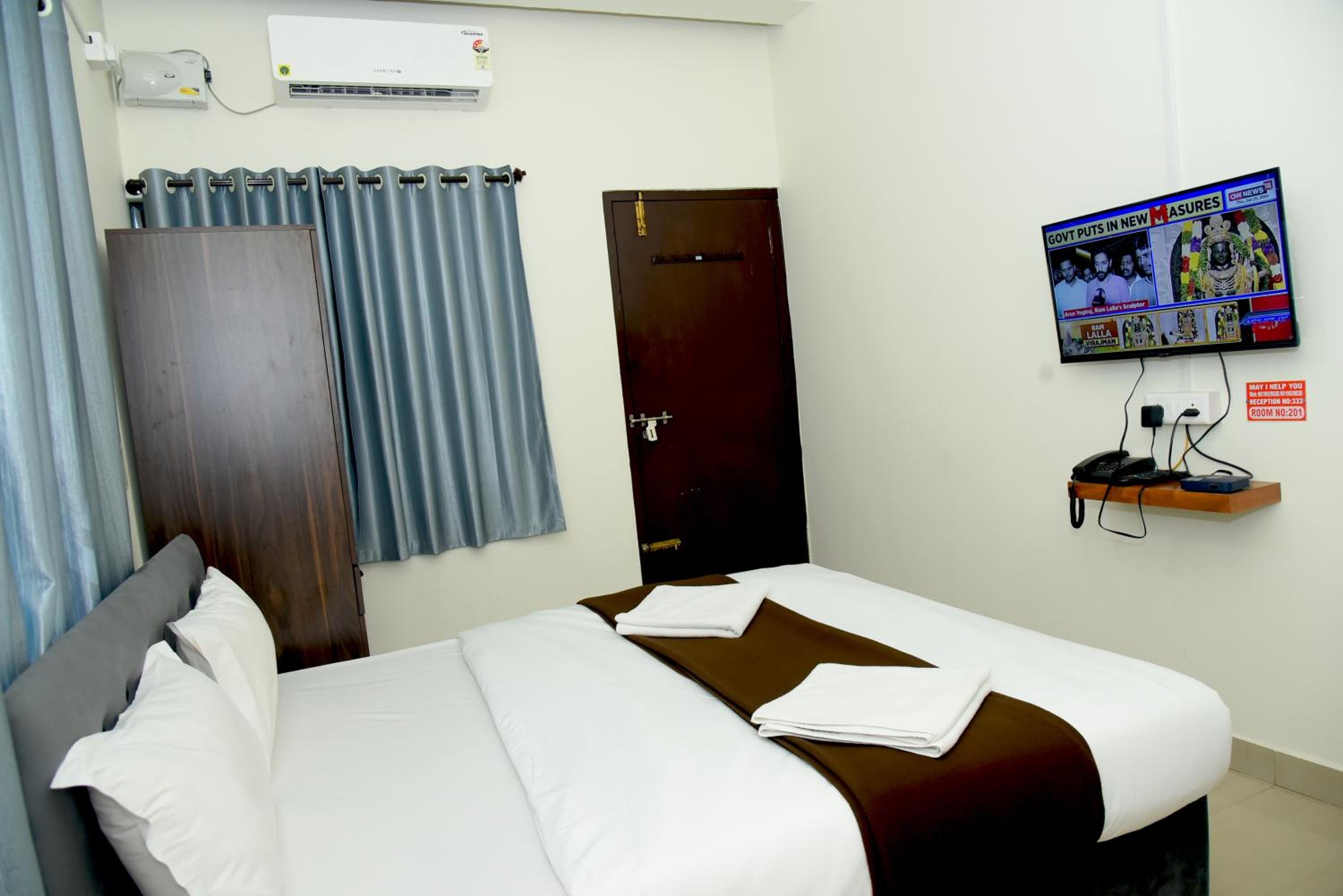 Standard Double Room with Fan photo 2