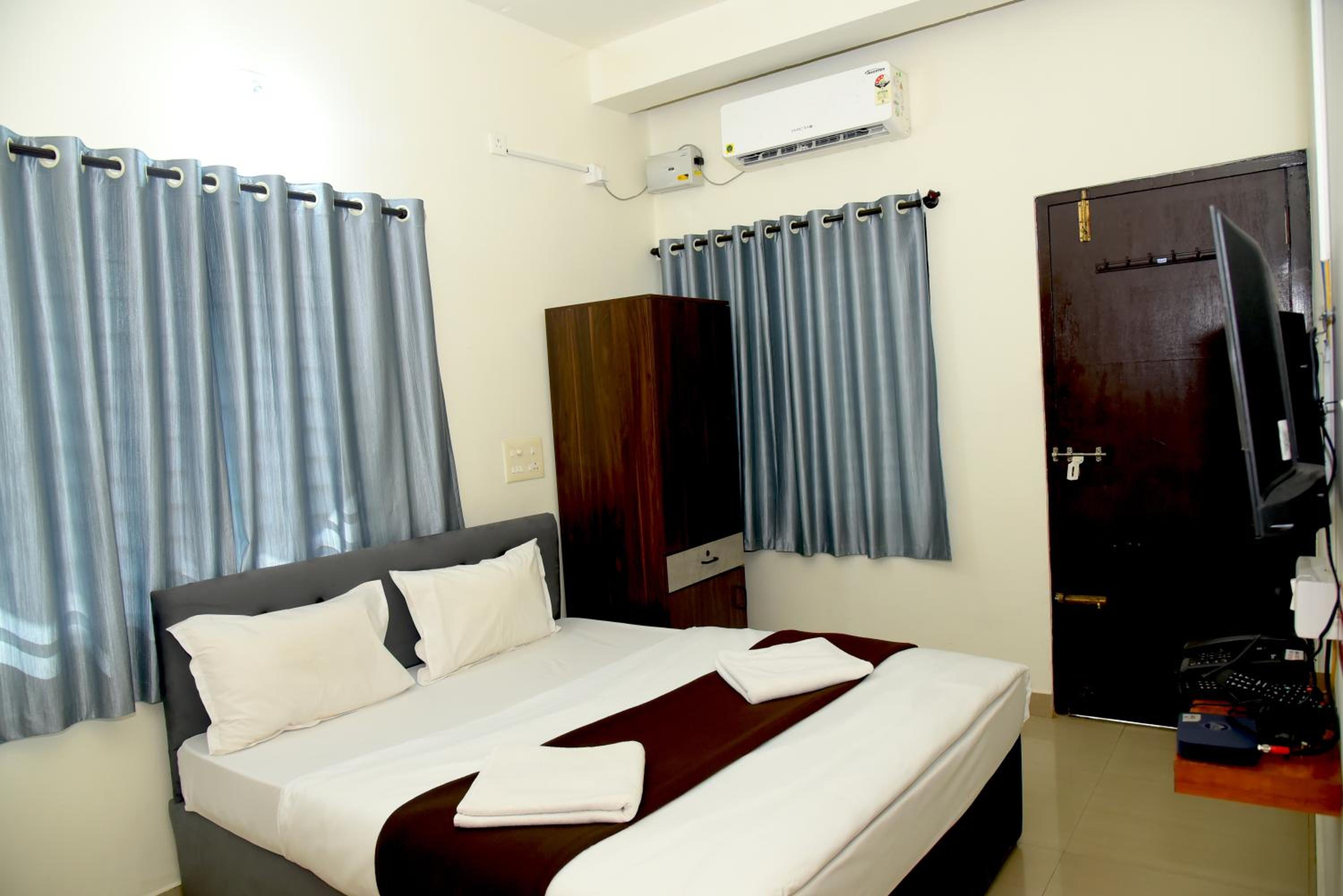 Standard Double Room with Fan photo 3