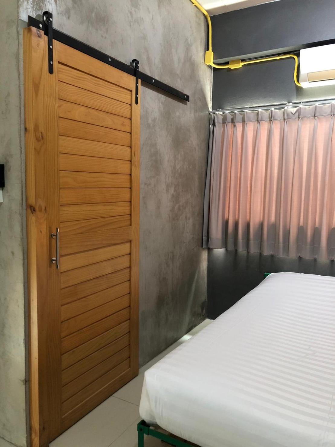 Double Room with Private Bathroom - Photo 15