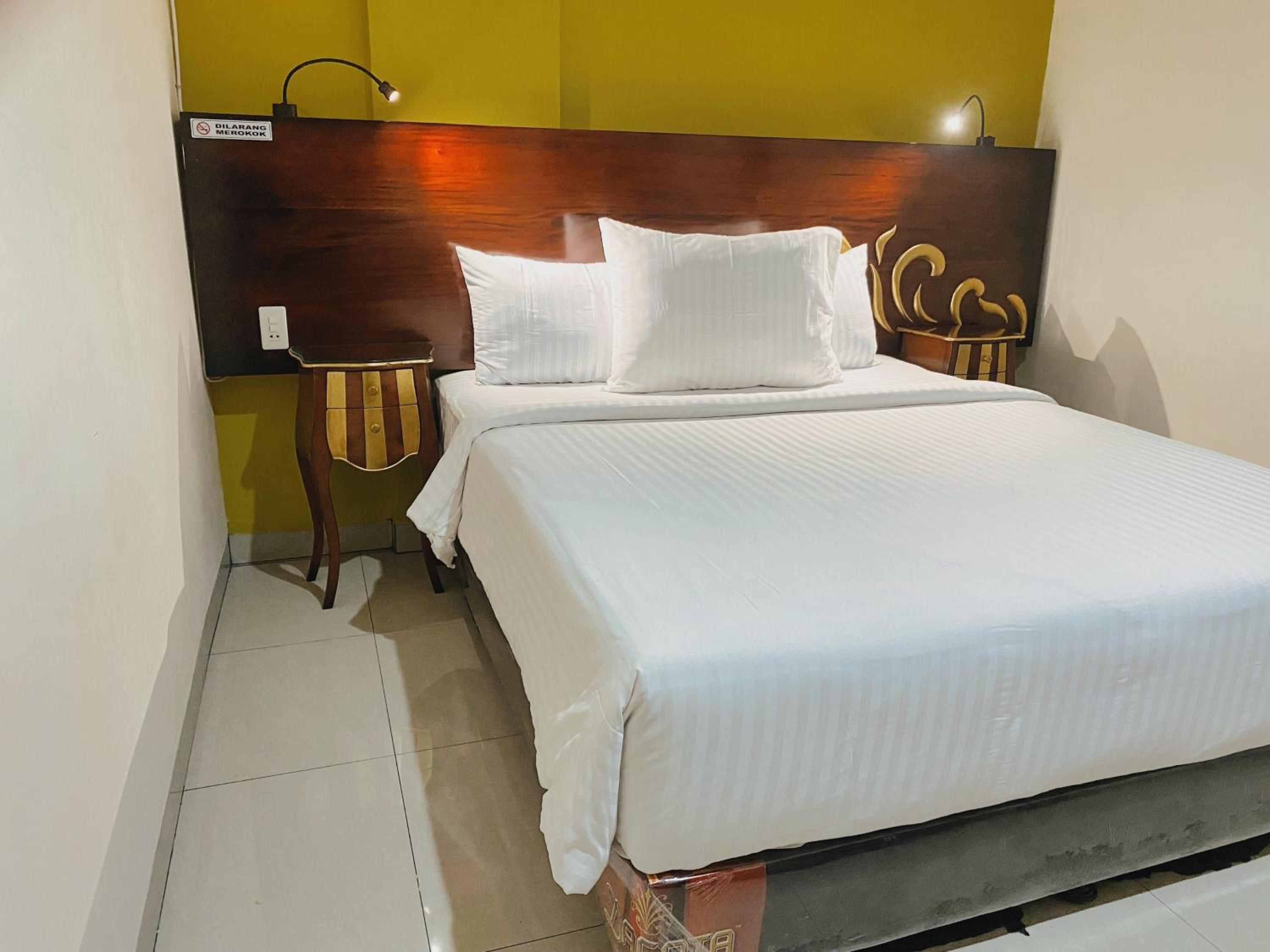 Deluxe Room - Photo 8
