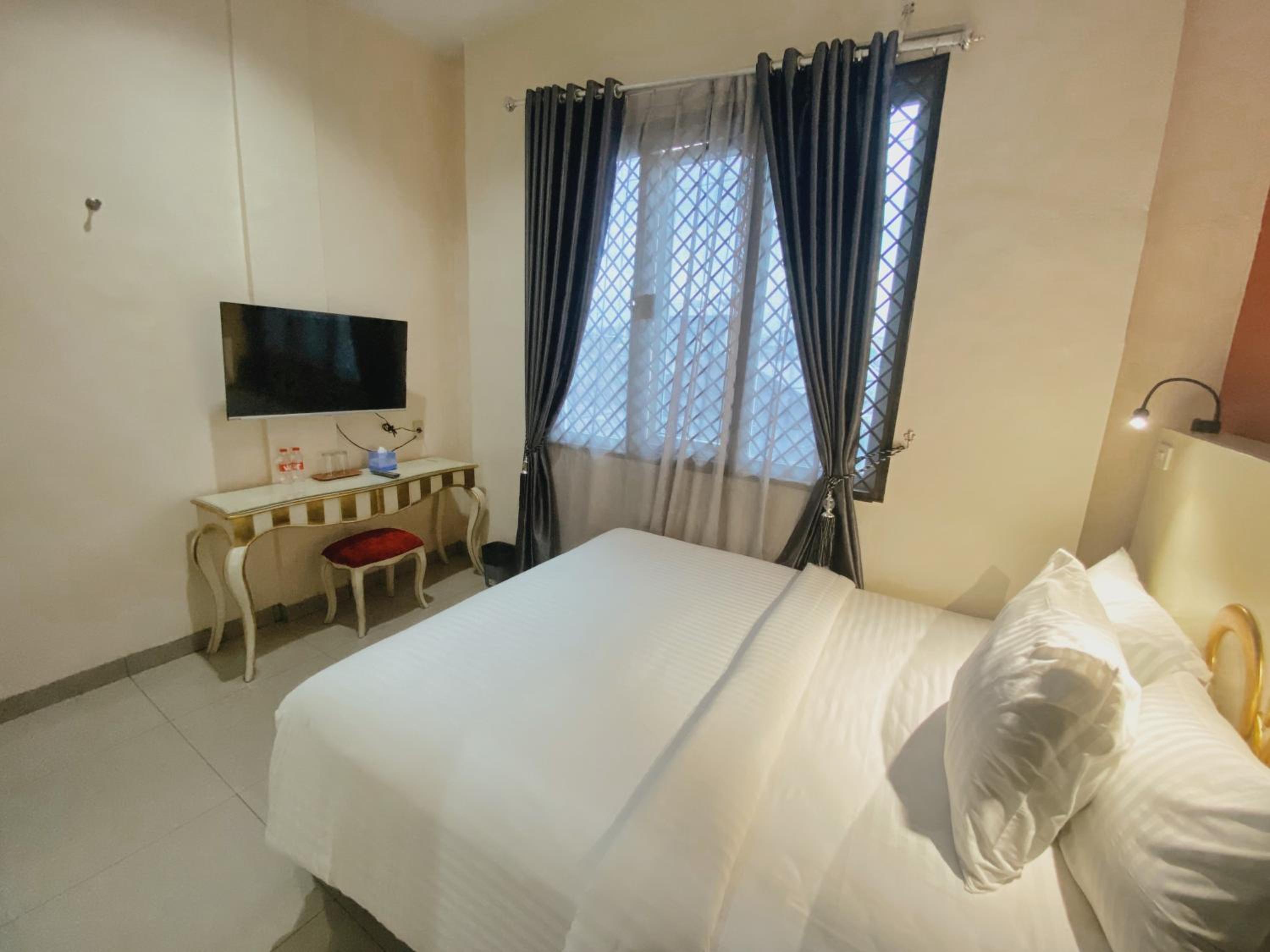 Deluxe Double or Twin Room