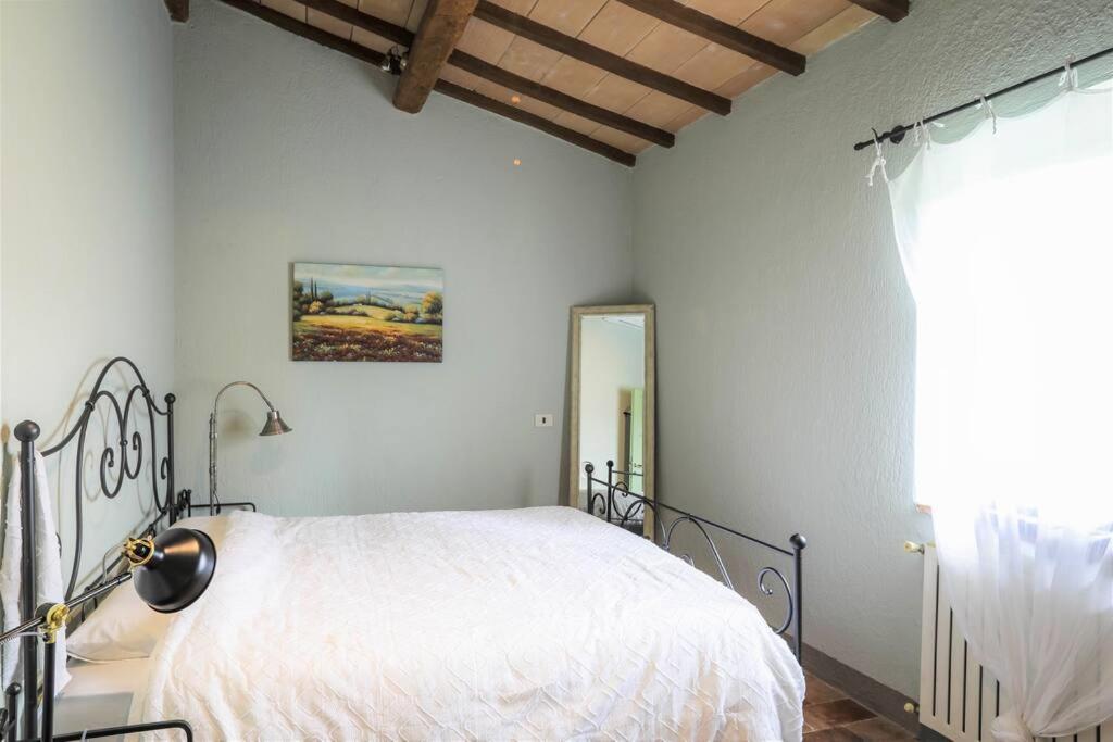 Five-Bedroom House photo 1