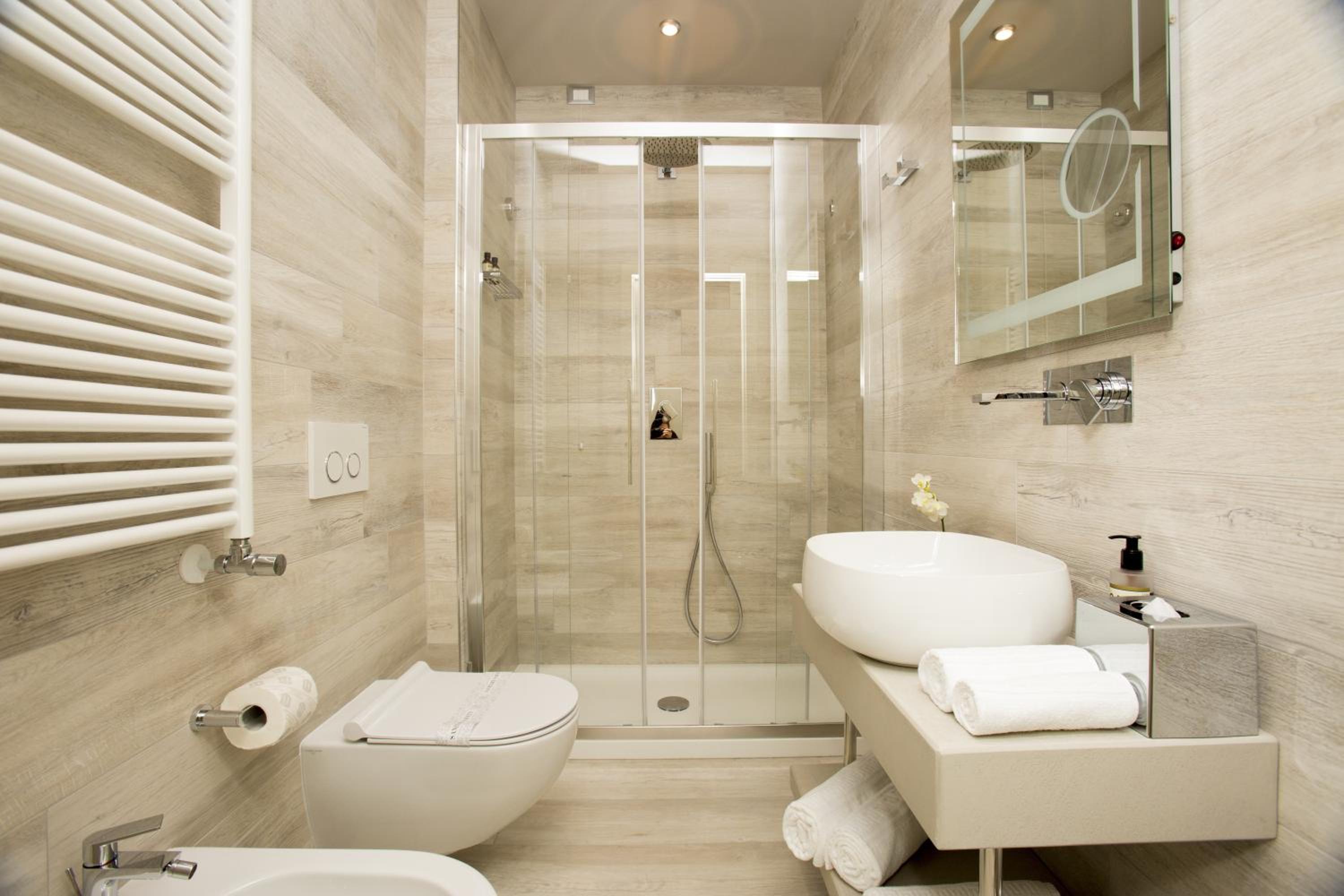 Quadruple Room with Balcony - Photo 17