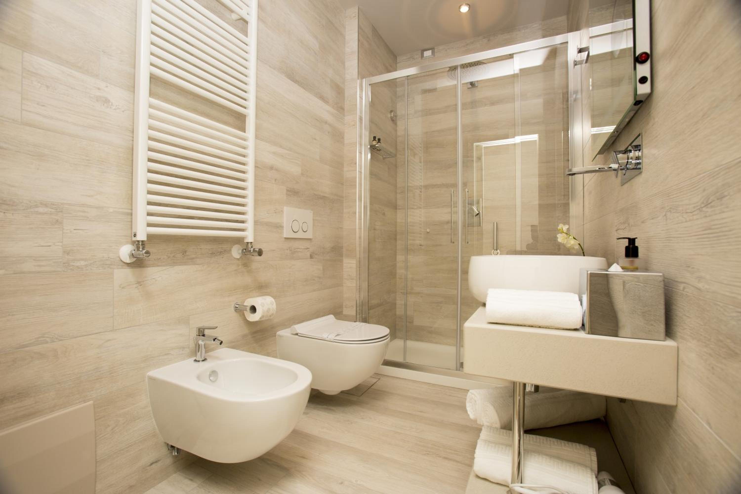 Quadruple Room with Balcony - Photo 16
