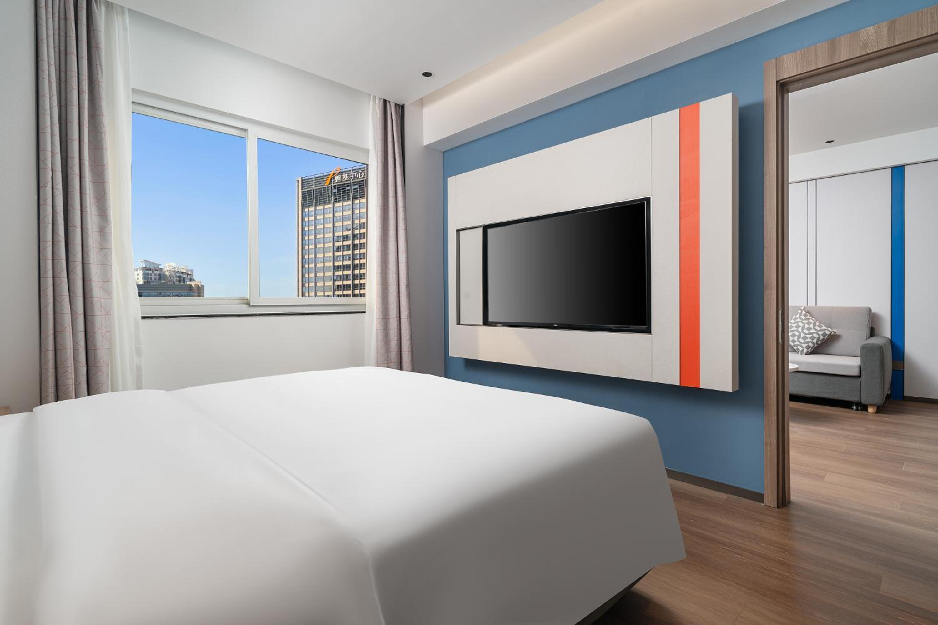 One-Bedroom Suite with City View photo 1
