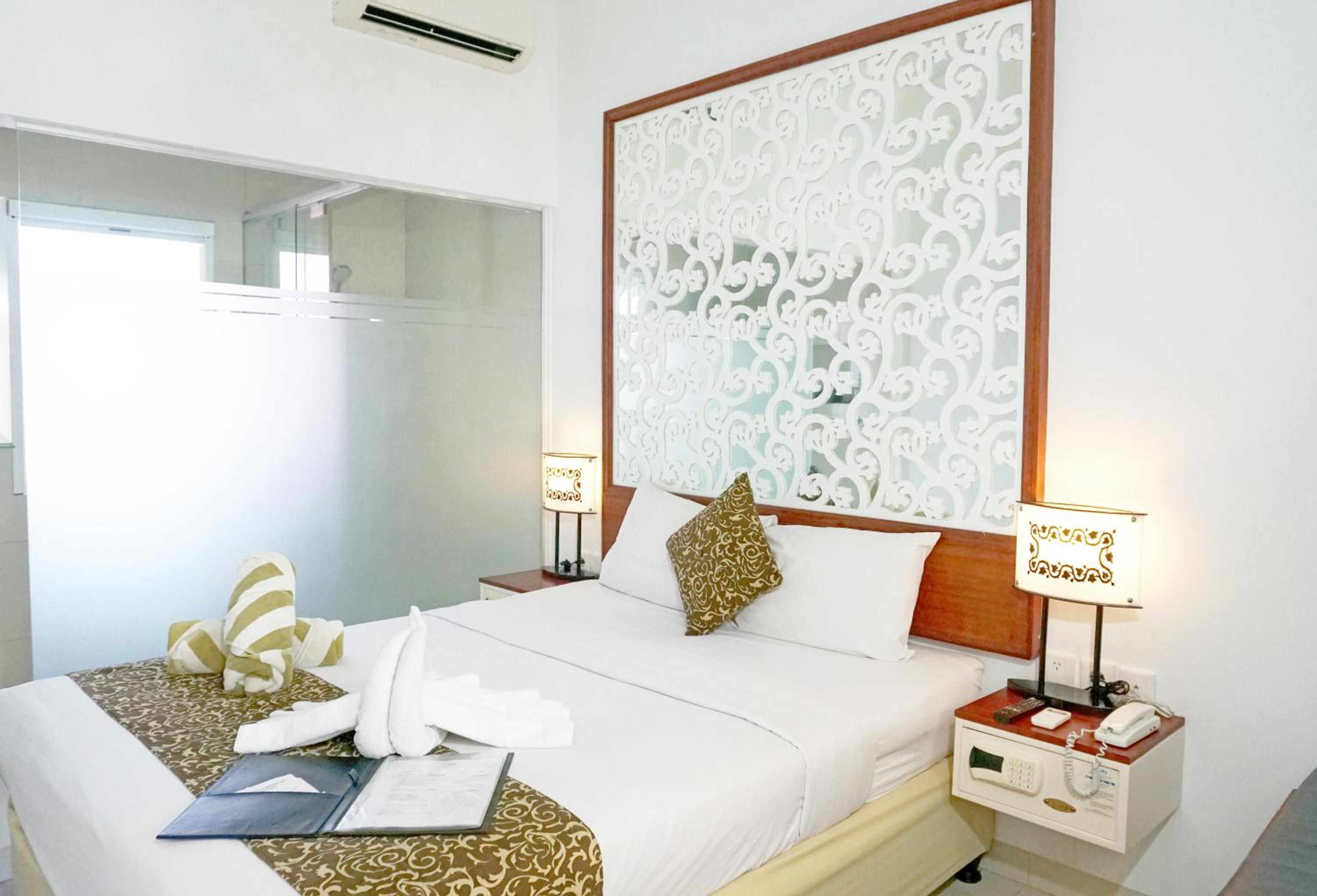 Standard Queen Room