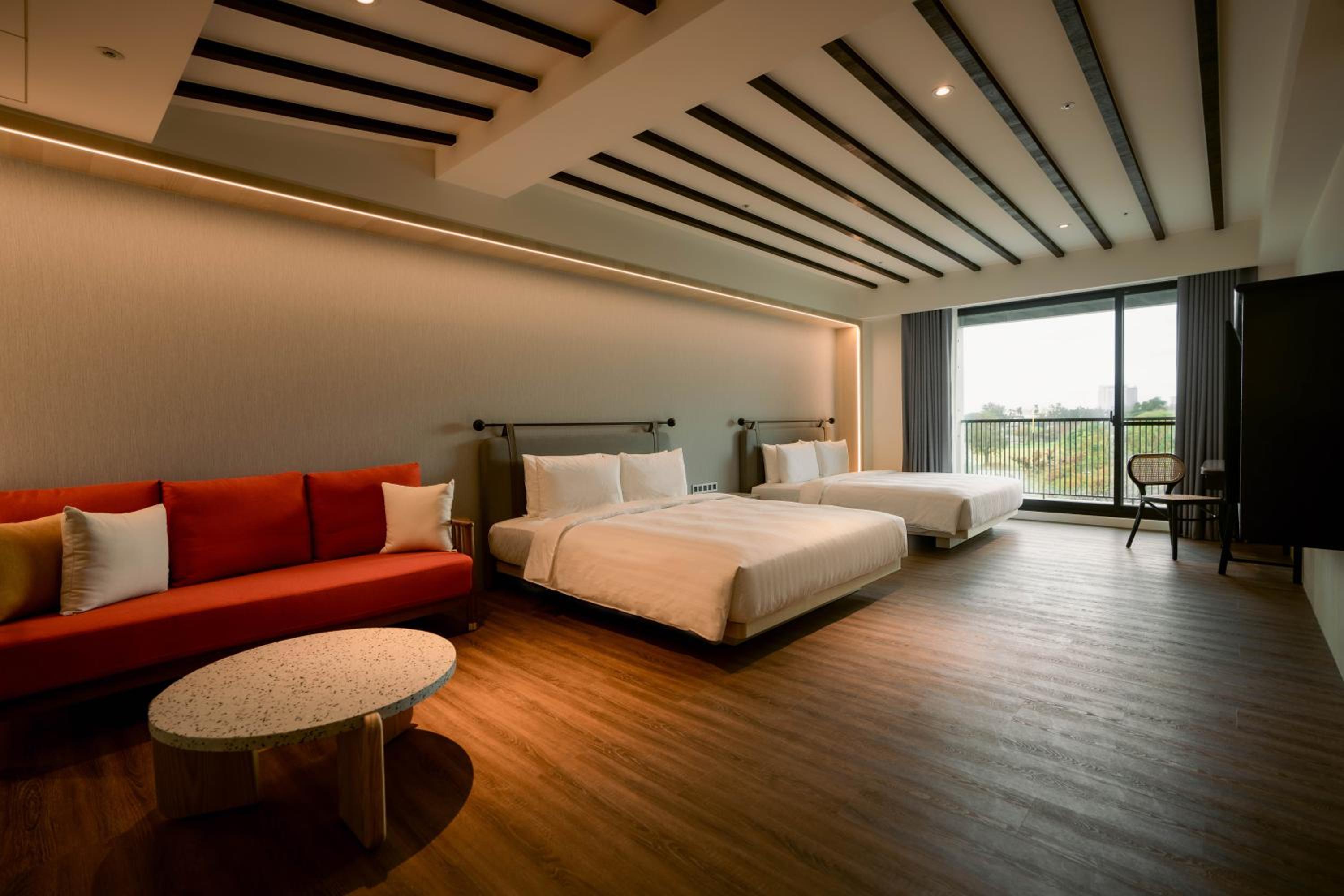 Family Room with Balcony photo 2