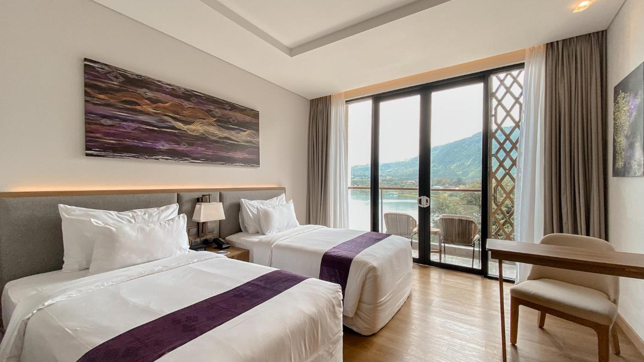 Grand Deluxe Twin Lake