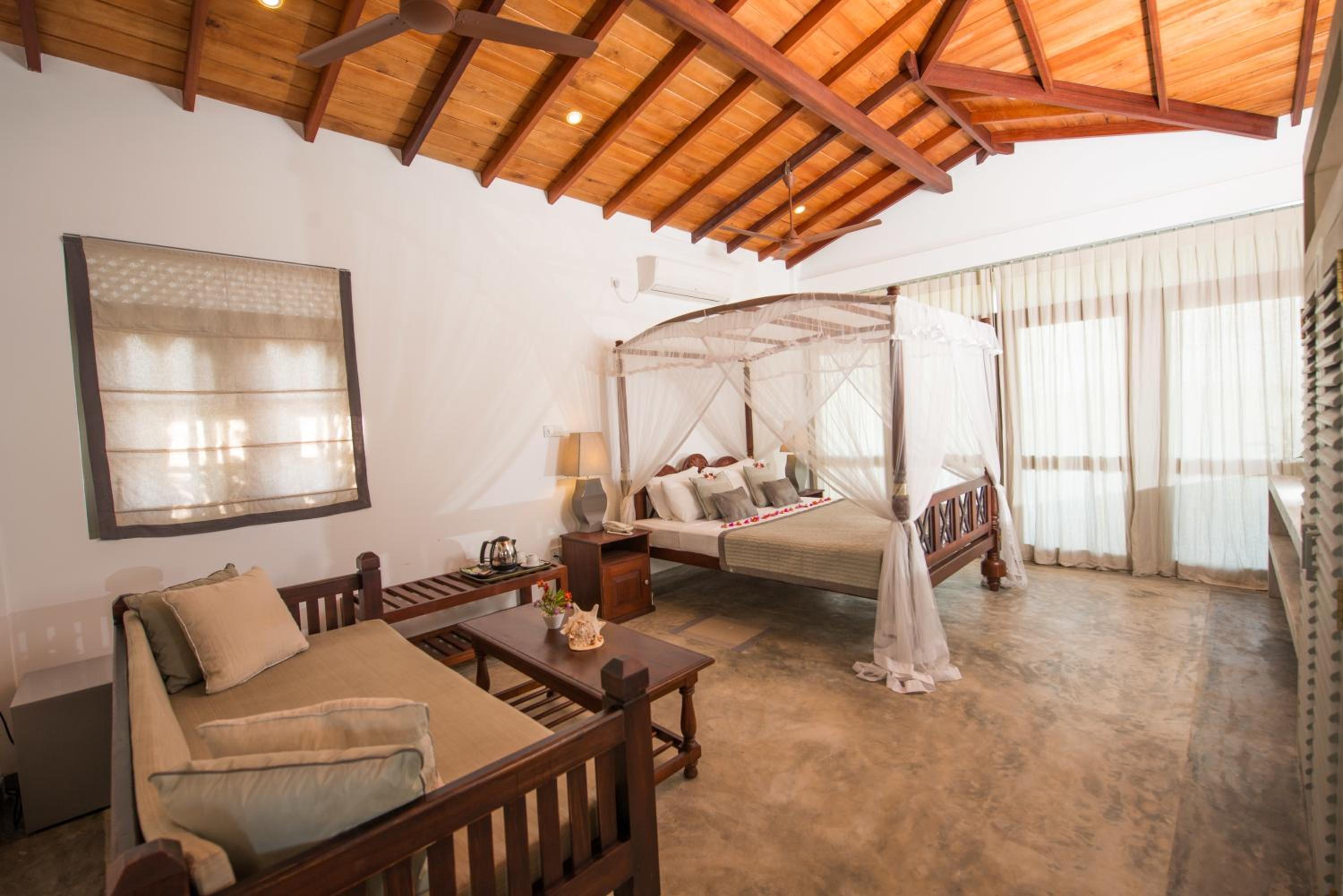Deluxe Double Room with Balcony and Mountain View