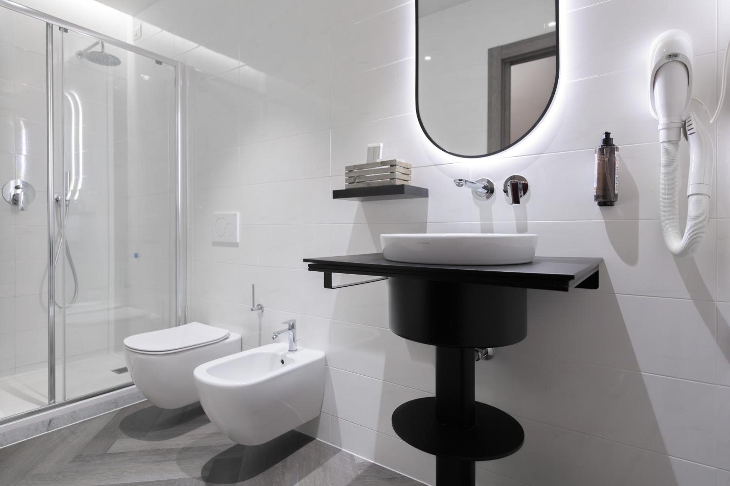 Double or Twin Room - Photo 3