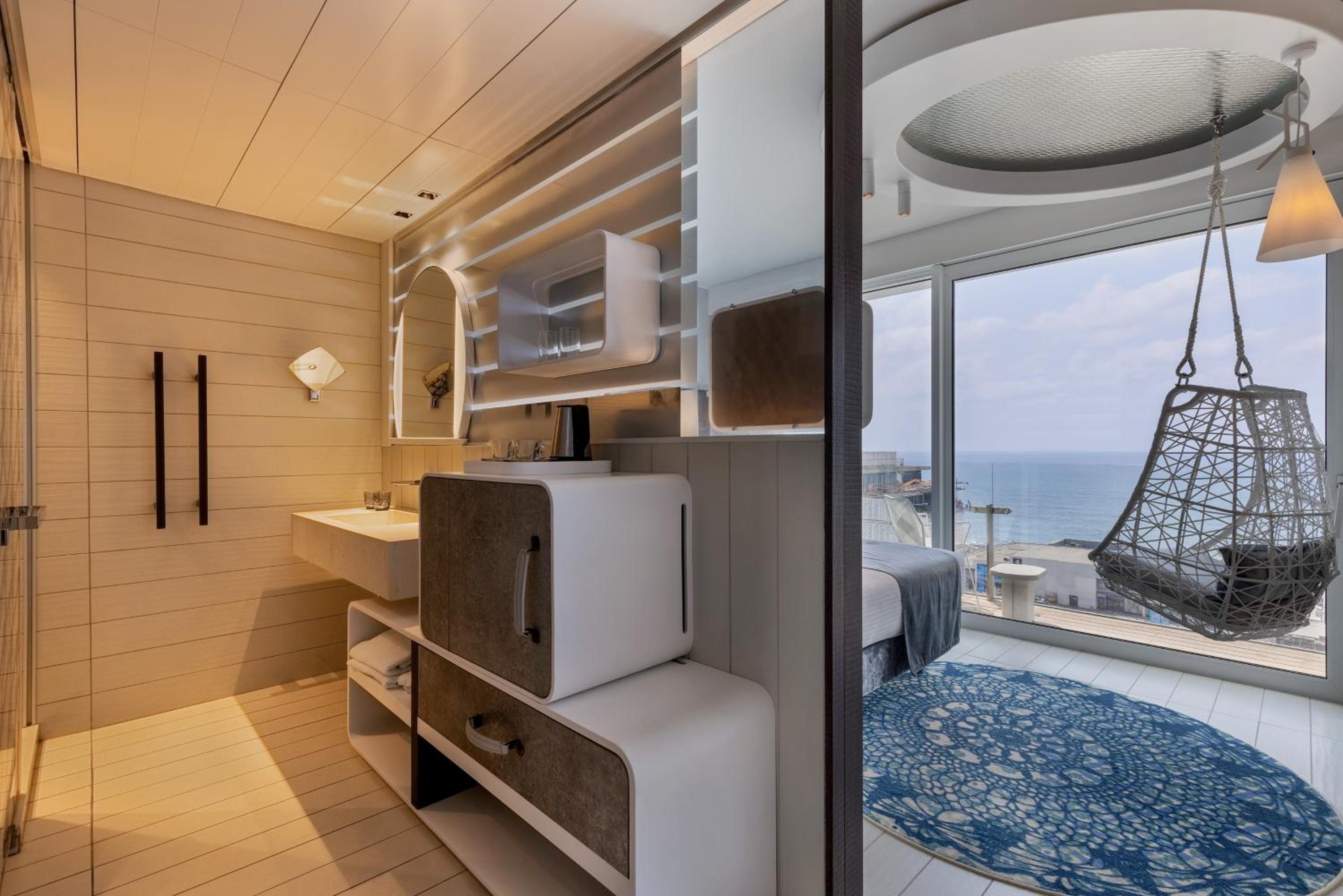 Port Deluxe Balcony with Sea View - Photo 24