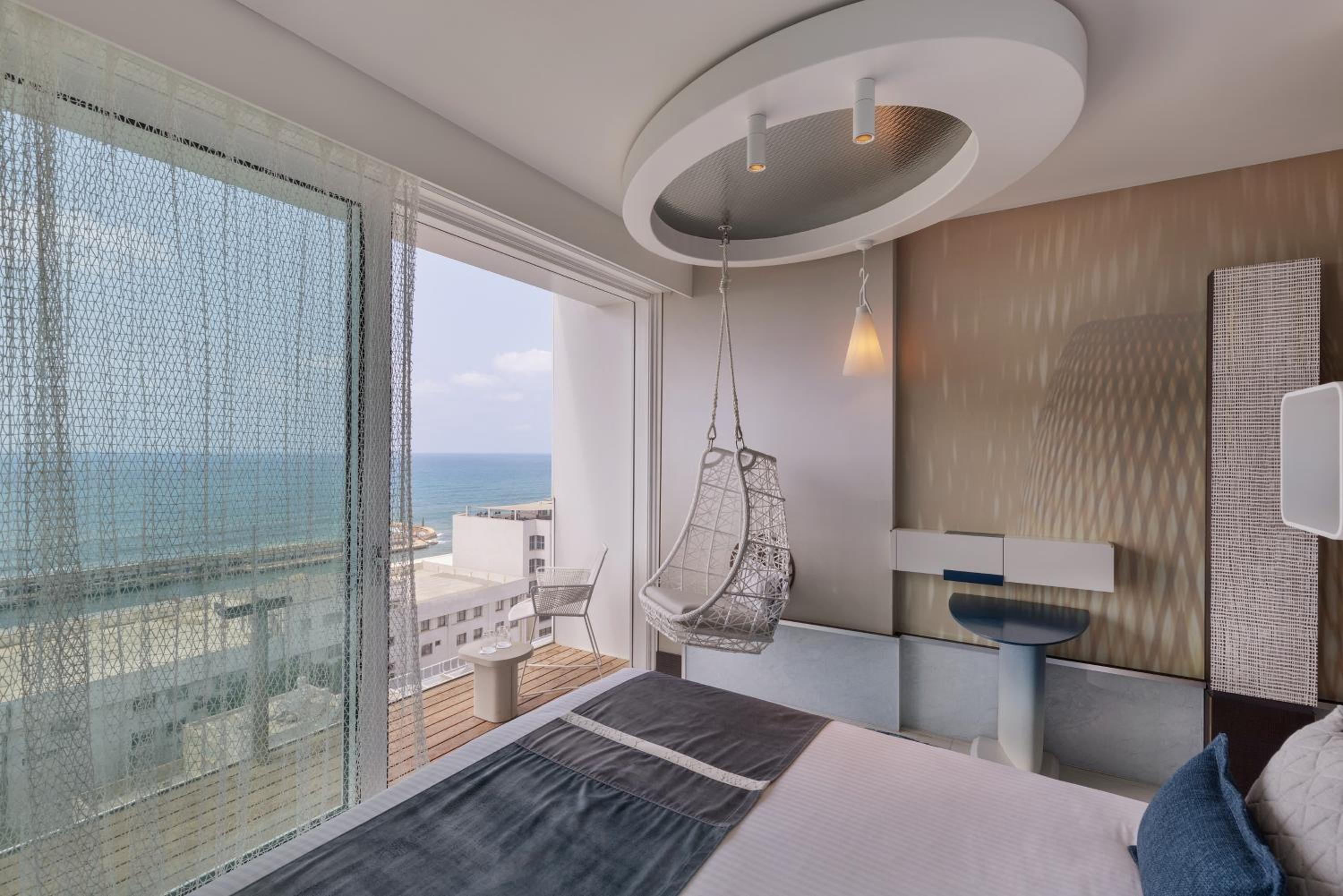 Port Deluxe Balcony with Sea View - Photo 26