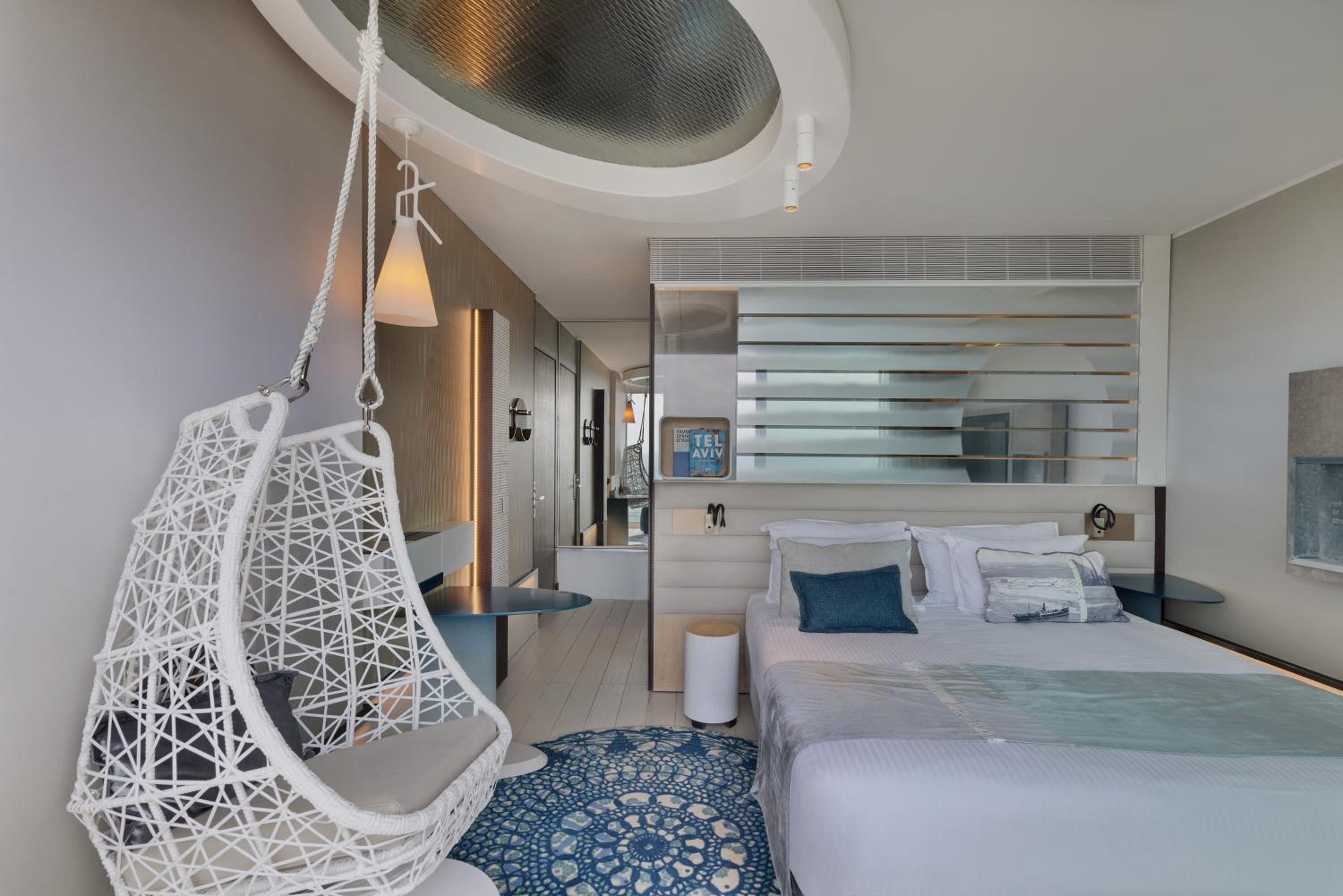 Port Deluxe Balcony with Sea View - Photo 29