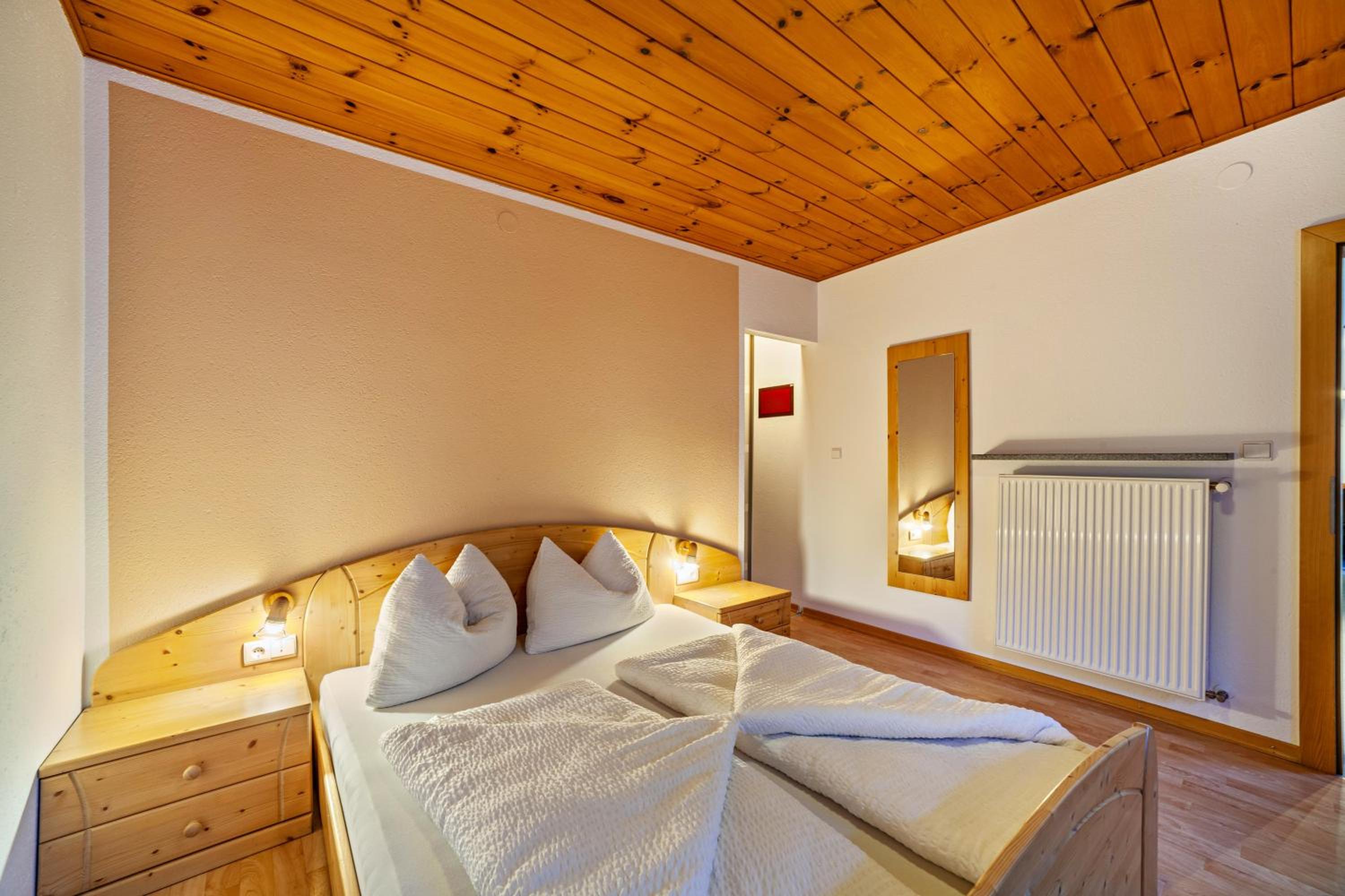 One-Bedroom Apartment with Garden View photo 3