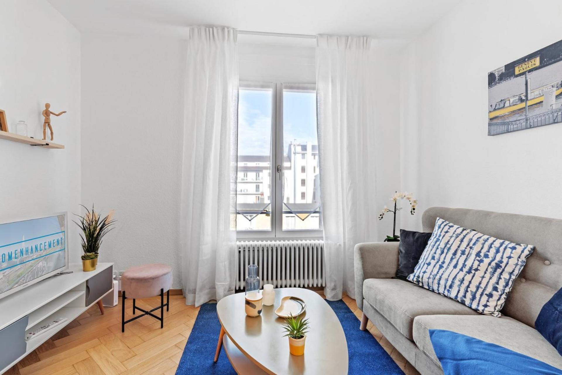 One-Bedroom Apartment photo 1