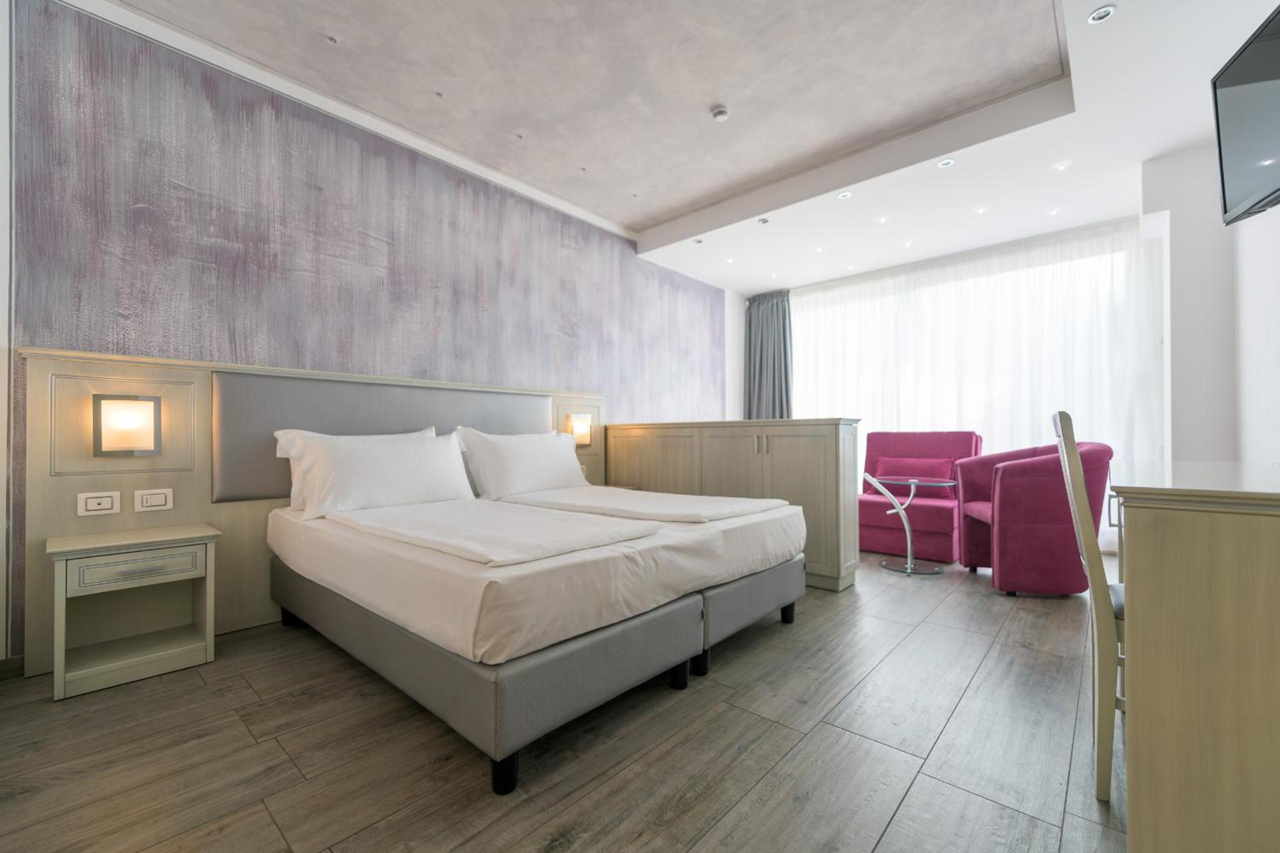 Deluxe Double or Twin Room with Lake View