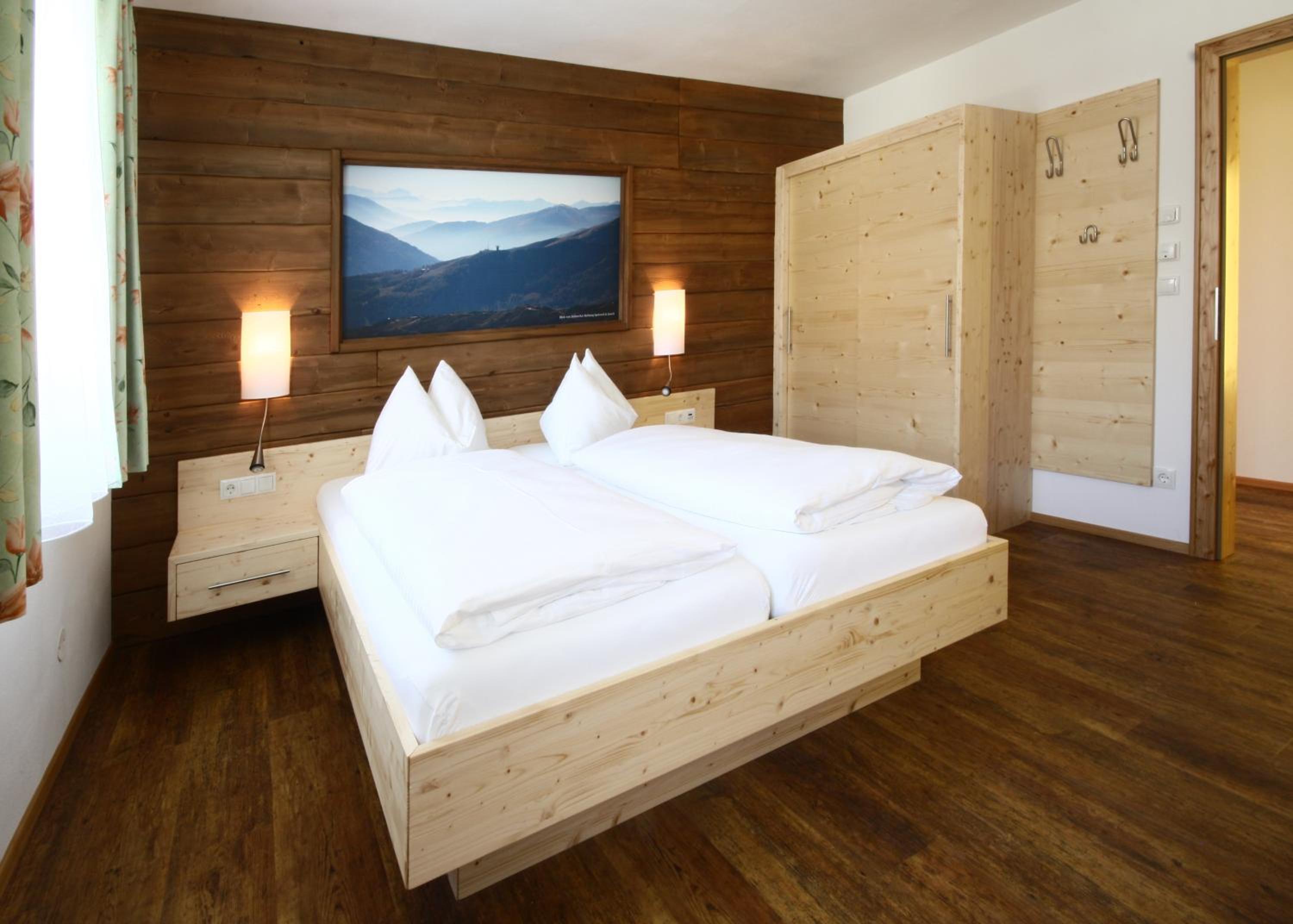 One-Bedroom Apartment - Photo 1