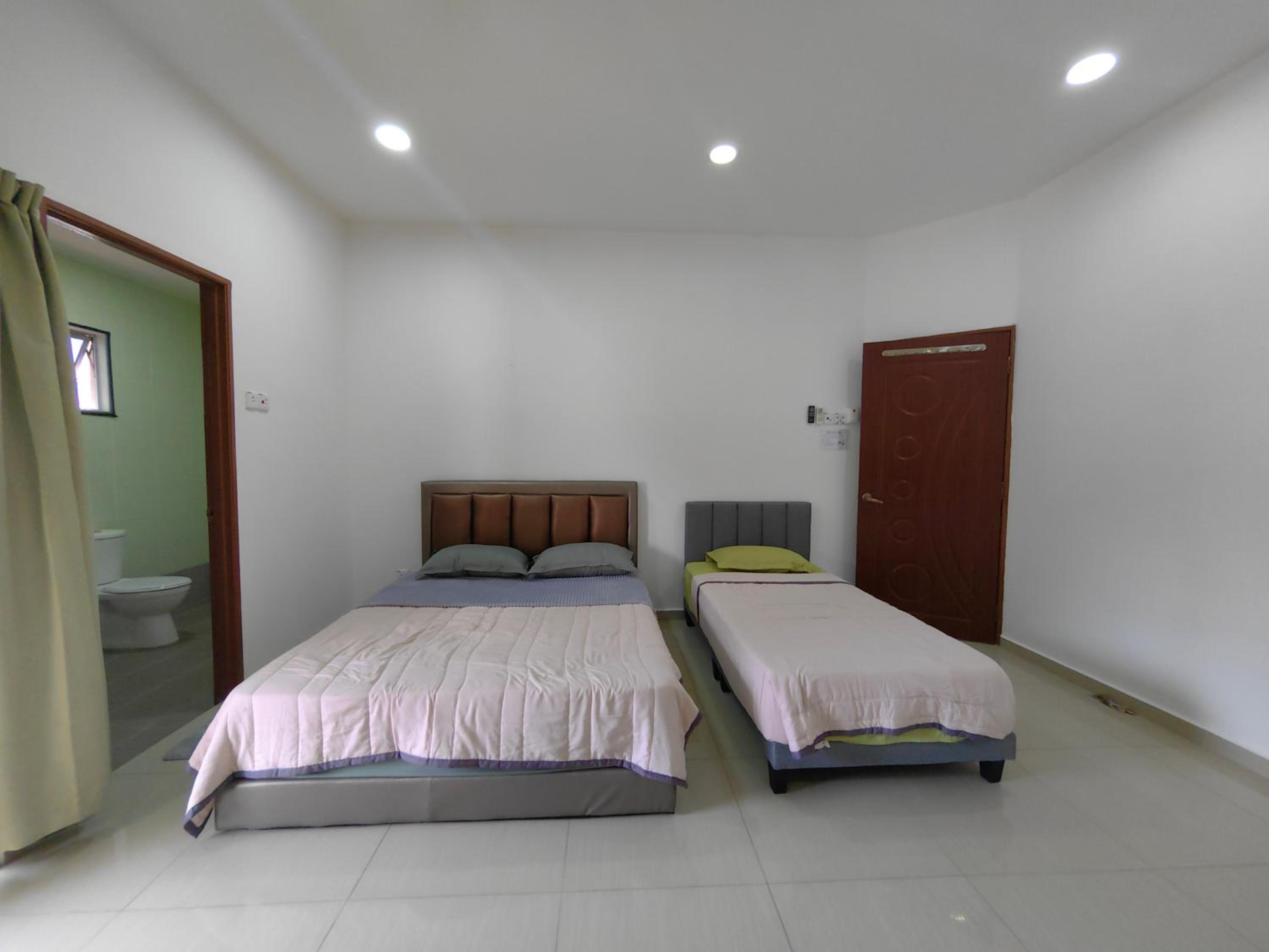 Family Room With Balcony photo 1