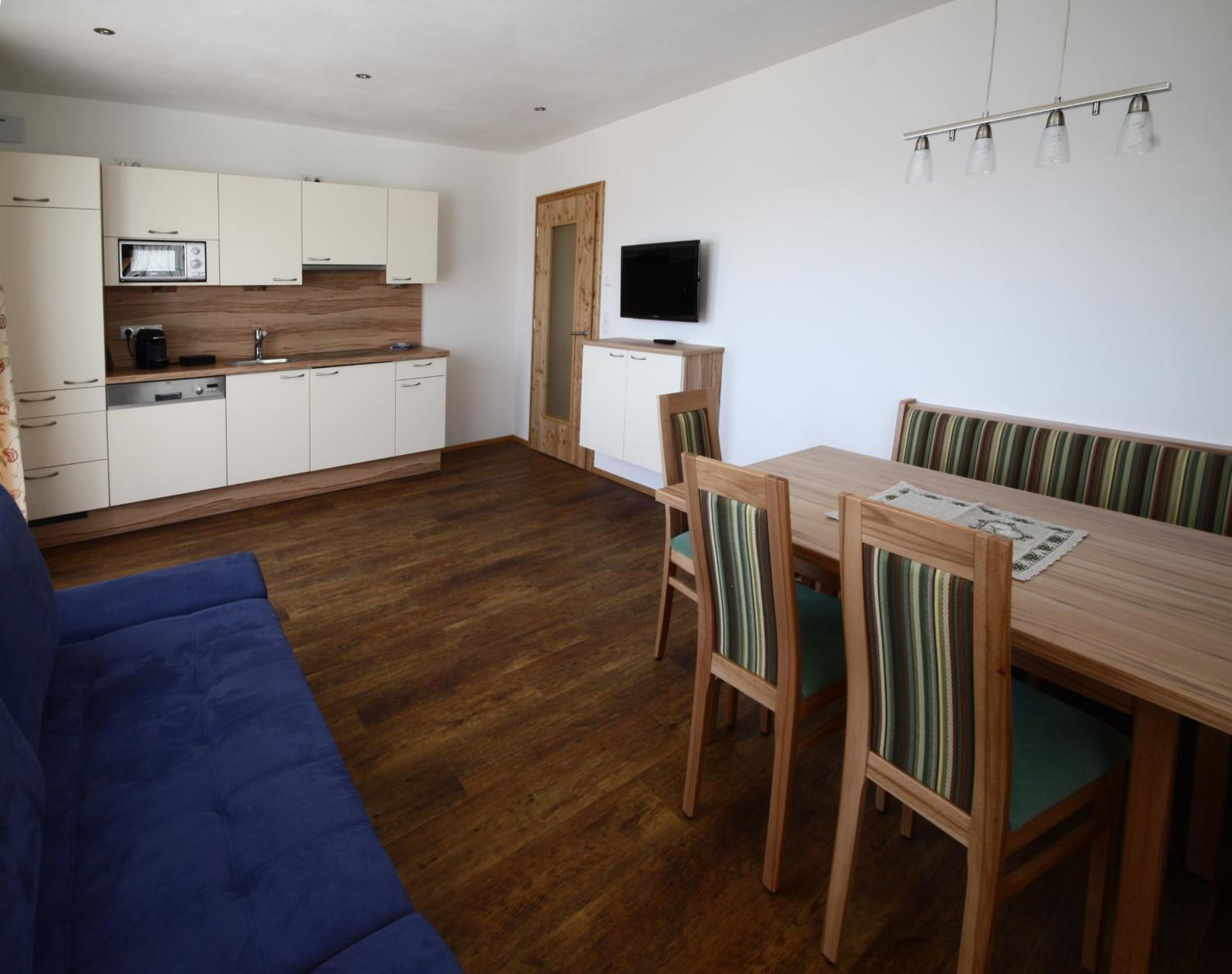 One-Bedroom Apartment - Photo 3