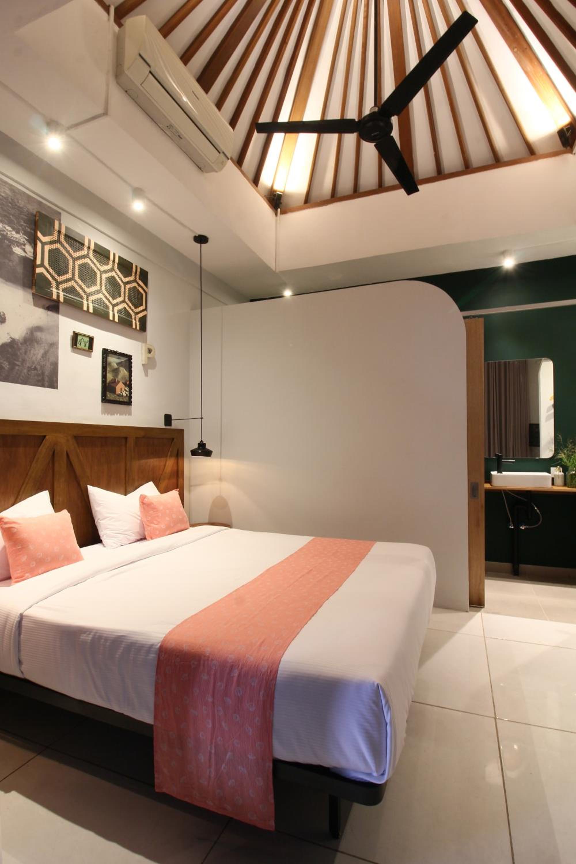 Deluxe Room - Photo 1
