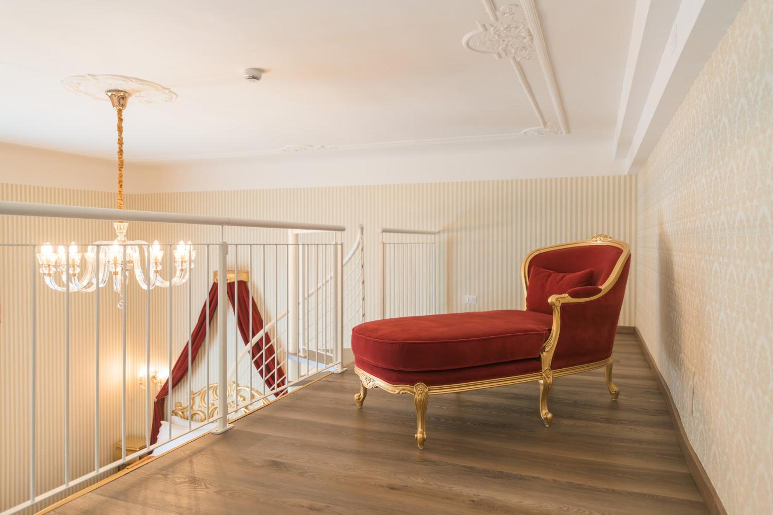 Deluxe Room - Photo 5