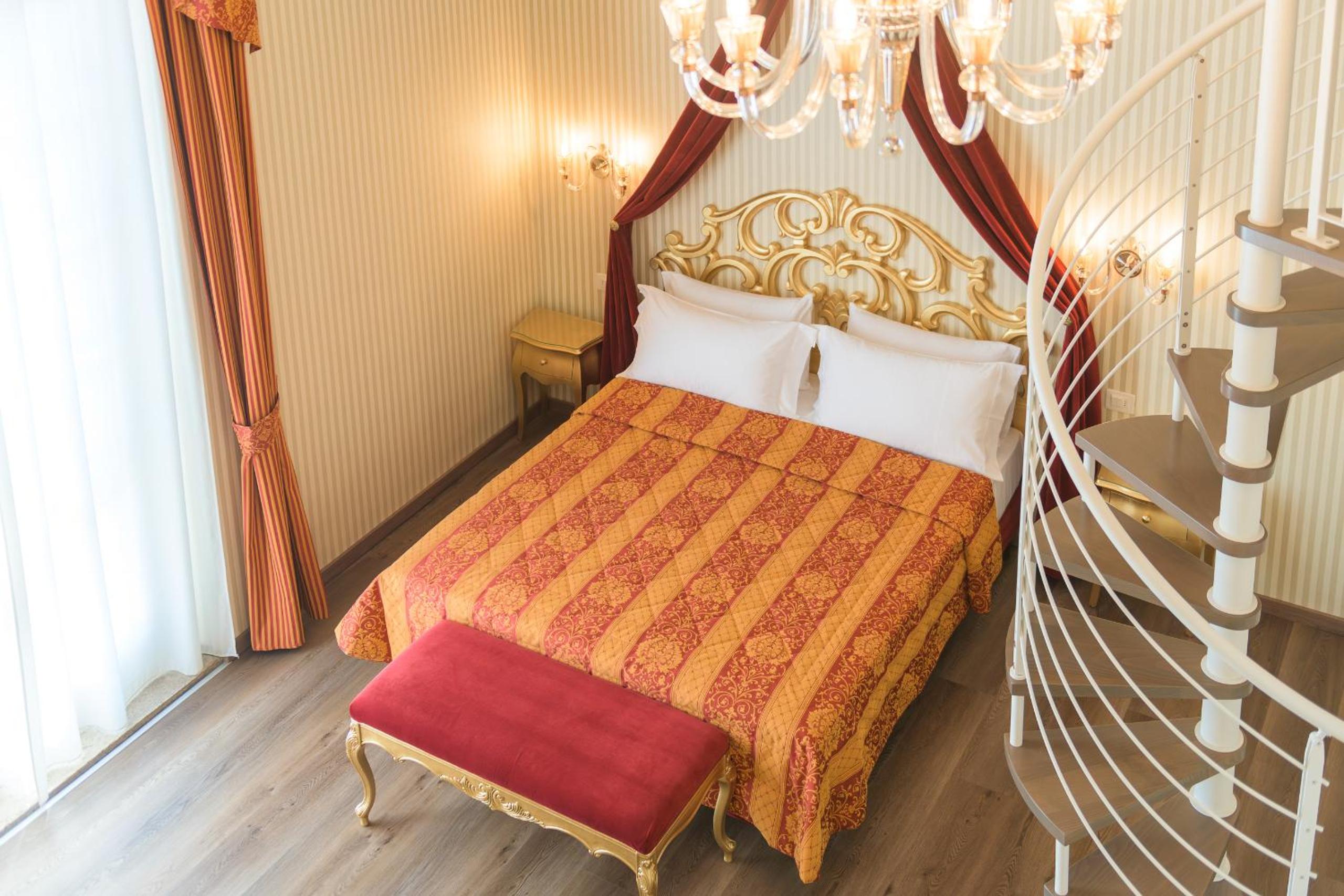Deluxe Room - Photo 6