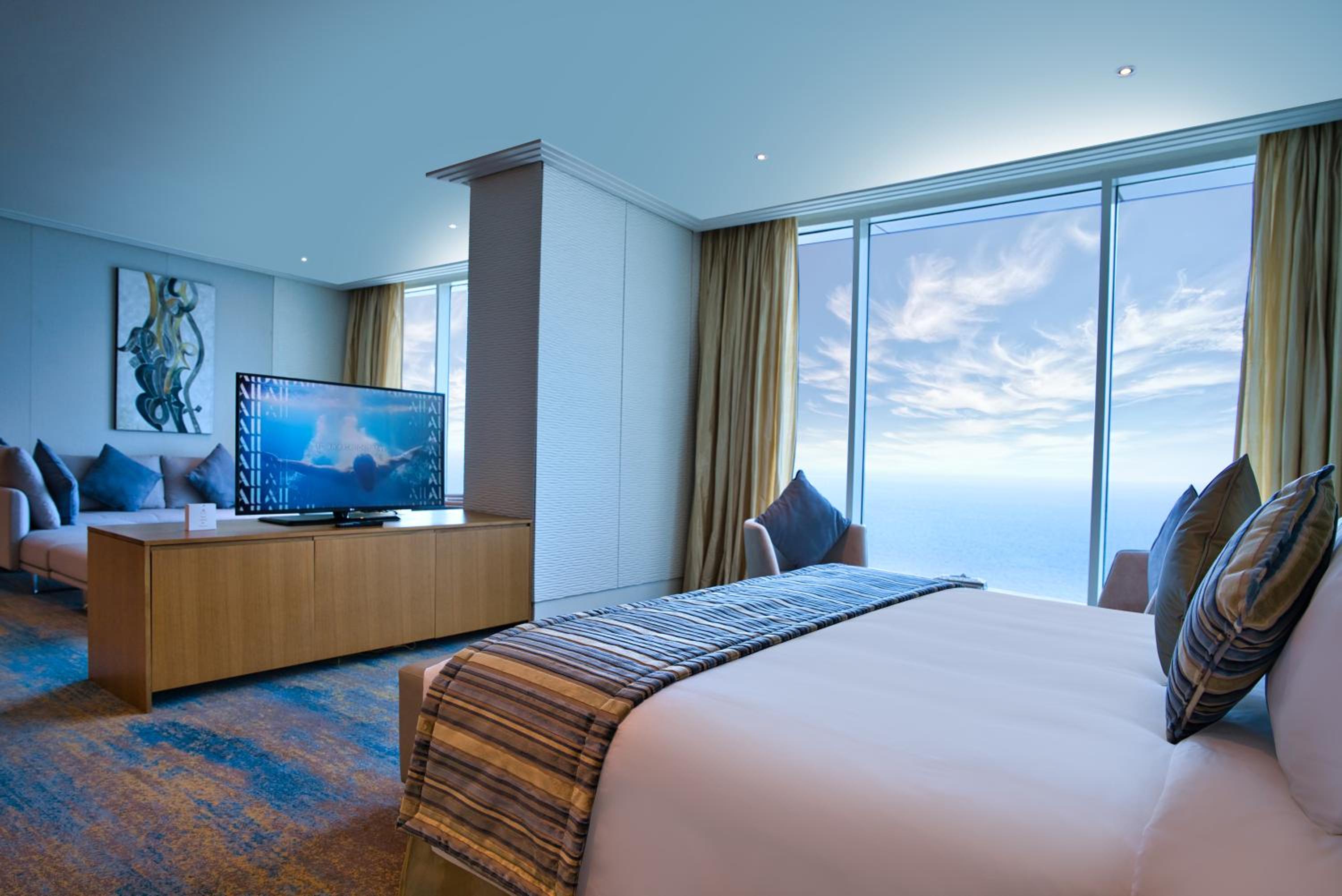 Royal Suite Red with Sea View thumbnail 5