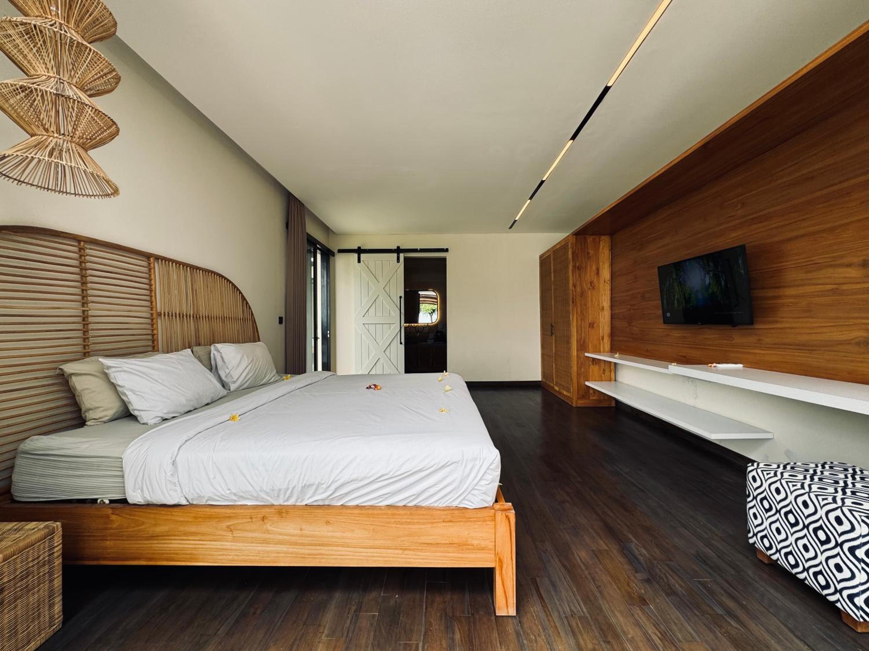 Three Bedroom Beach Front - Photo 10