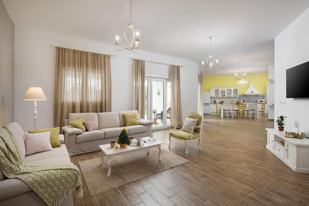 Three-Bedroom Villa photo 1