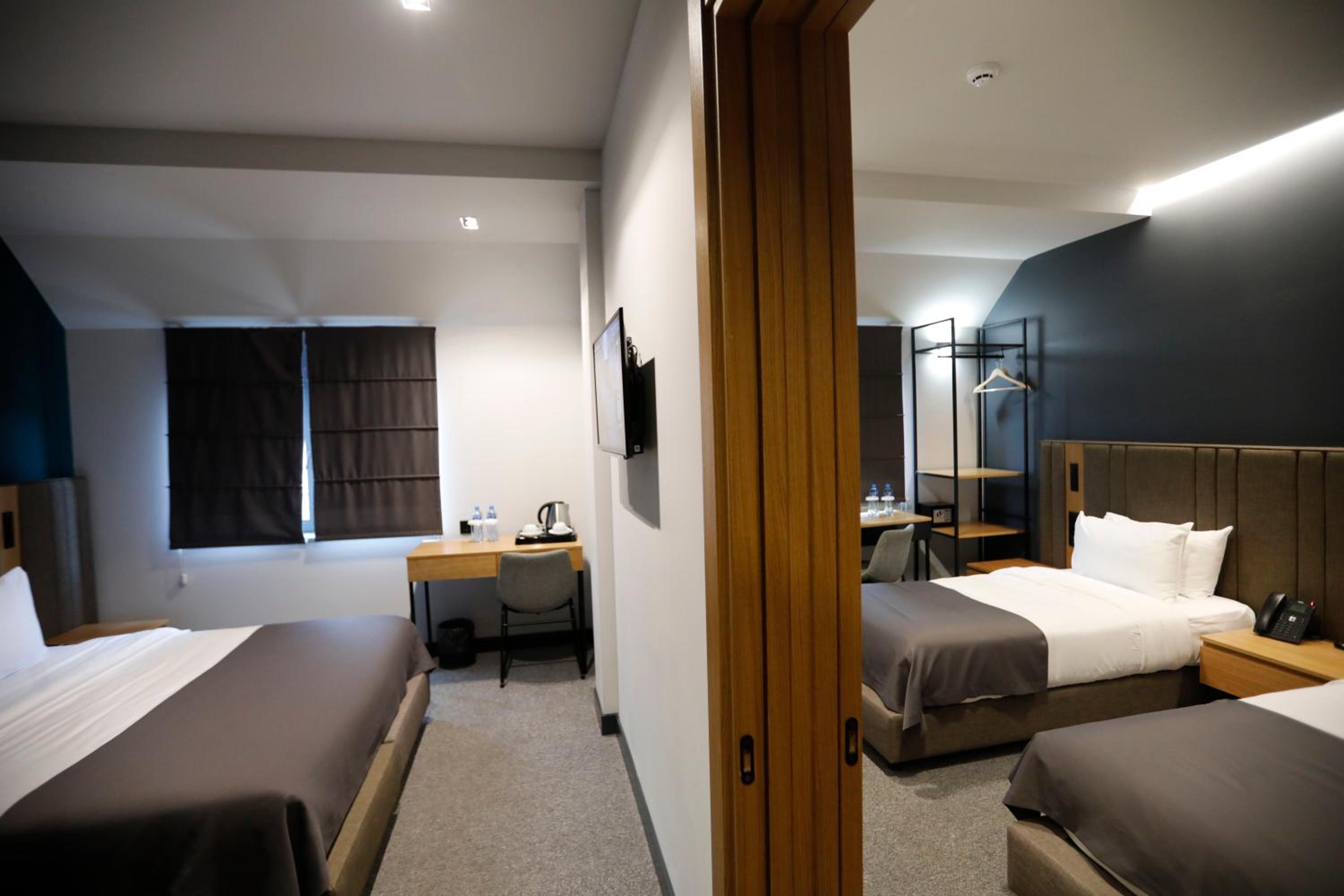 Standard Double Room - Photo 7