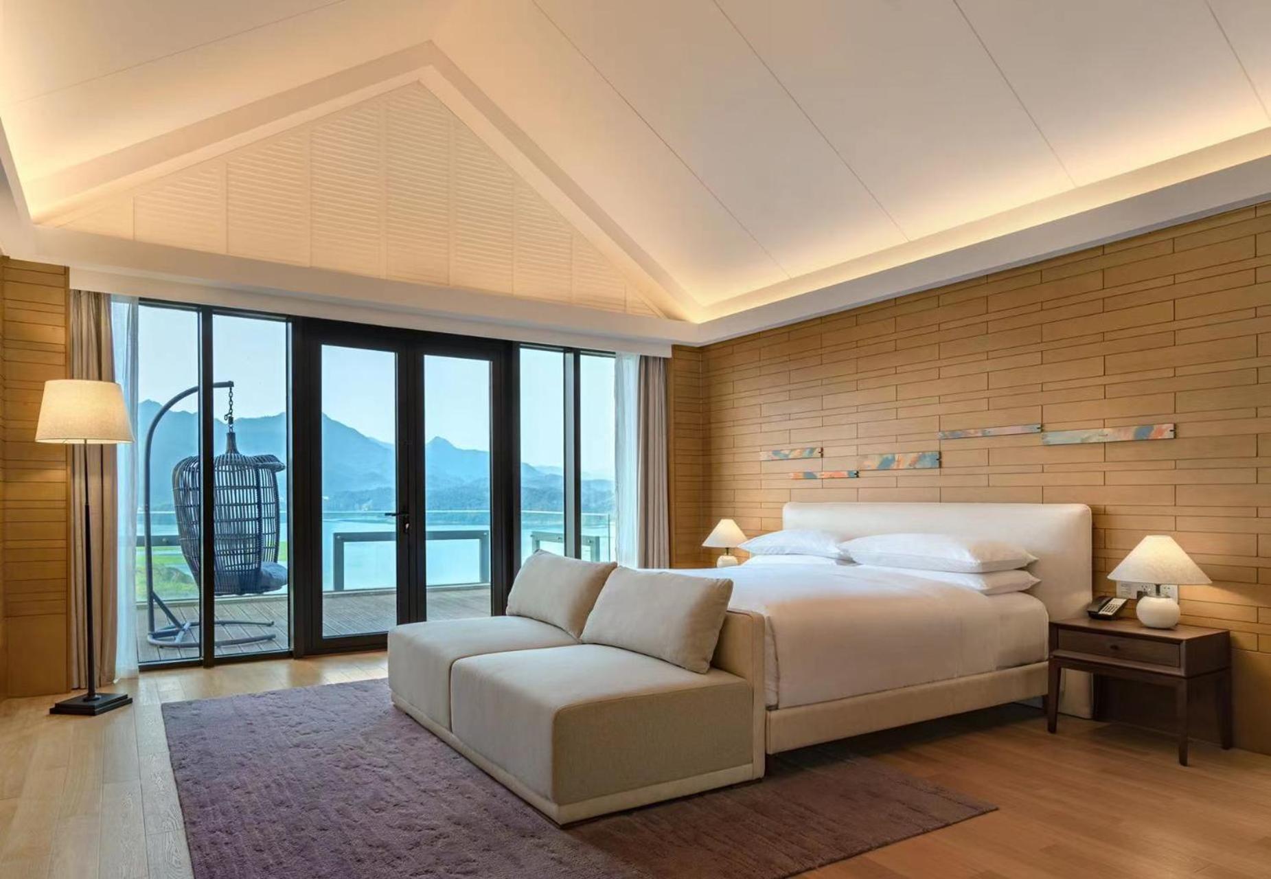 One-Bedroom King Villa