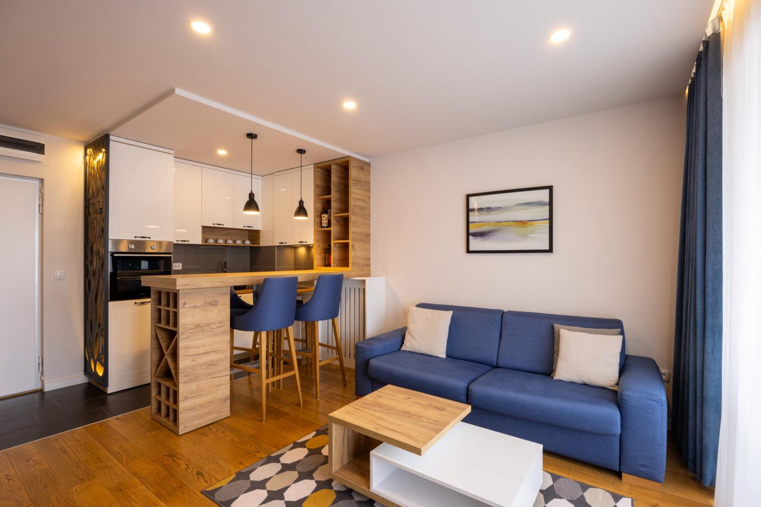 One-Bedroom Apartment - Photo 2