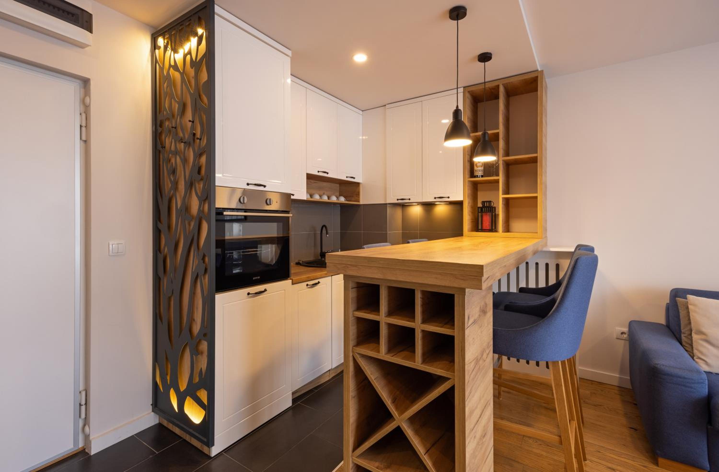 One-Bedroom Apartment - Photo 3