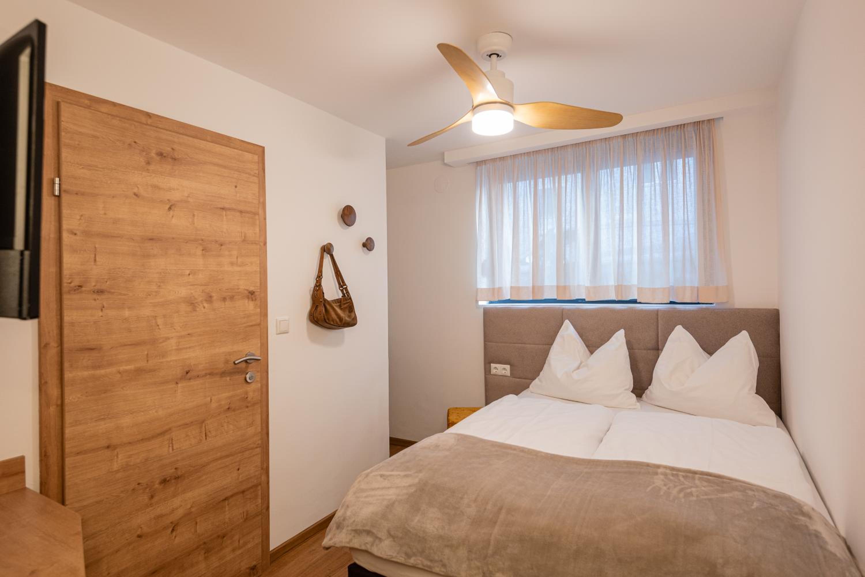 Budget Double Room photo 2
