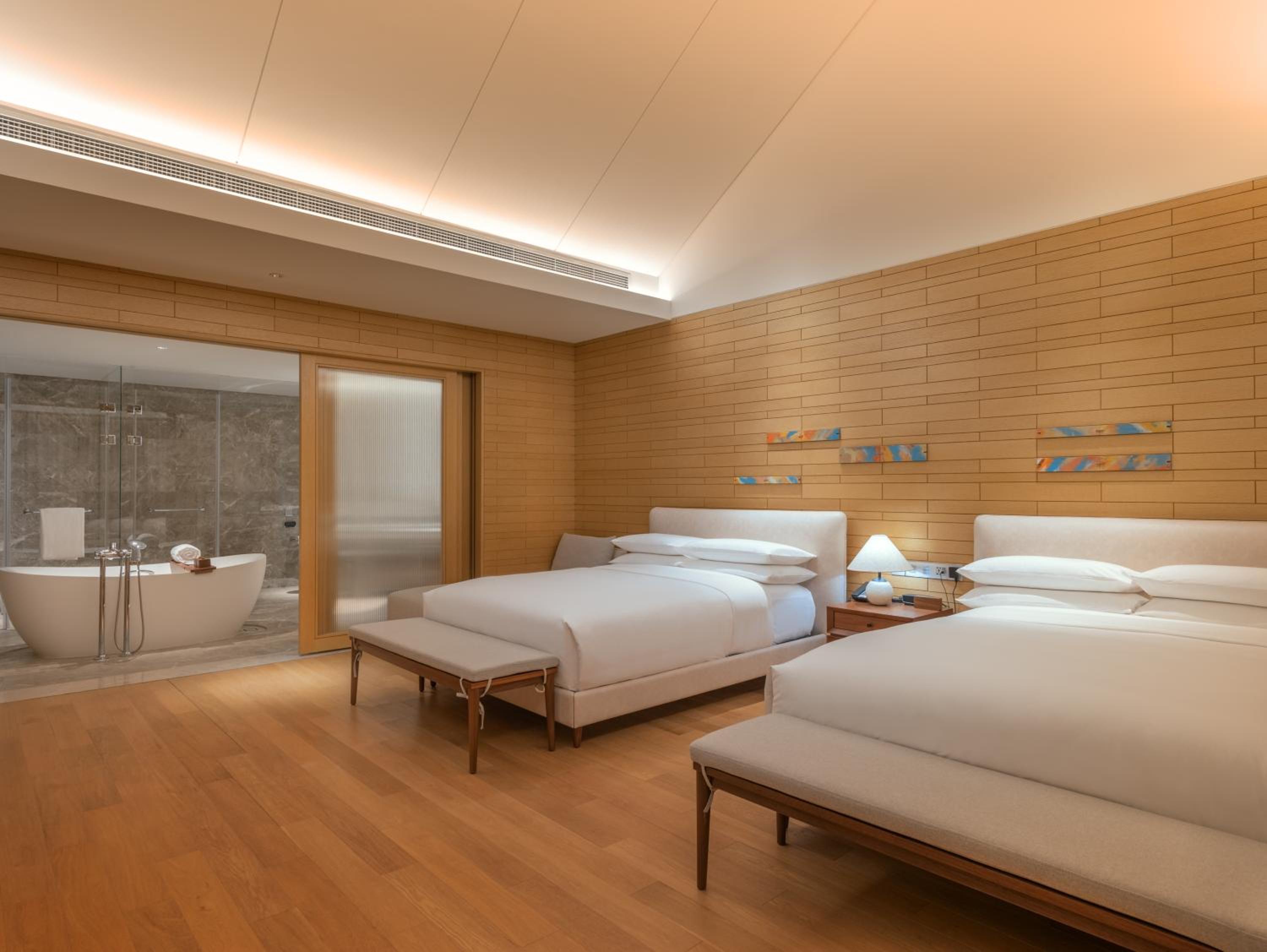 Premium Queen Family Suite